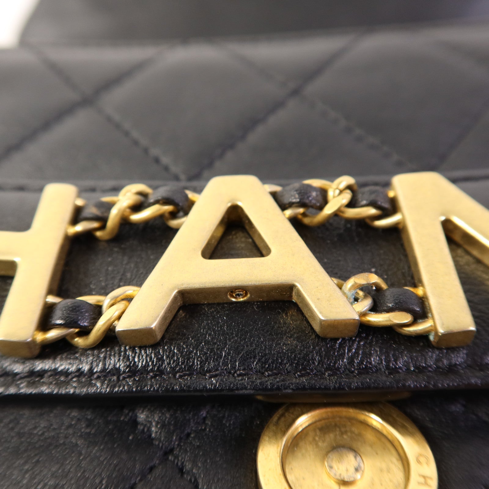 CHANEL 牛皮皮革Enchained Flap Bag金扣鏈帶肩背袋