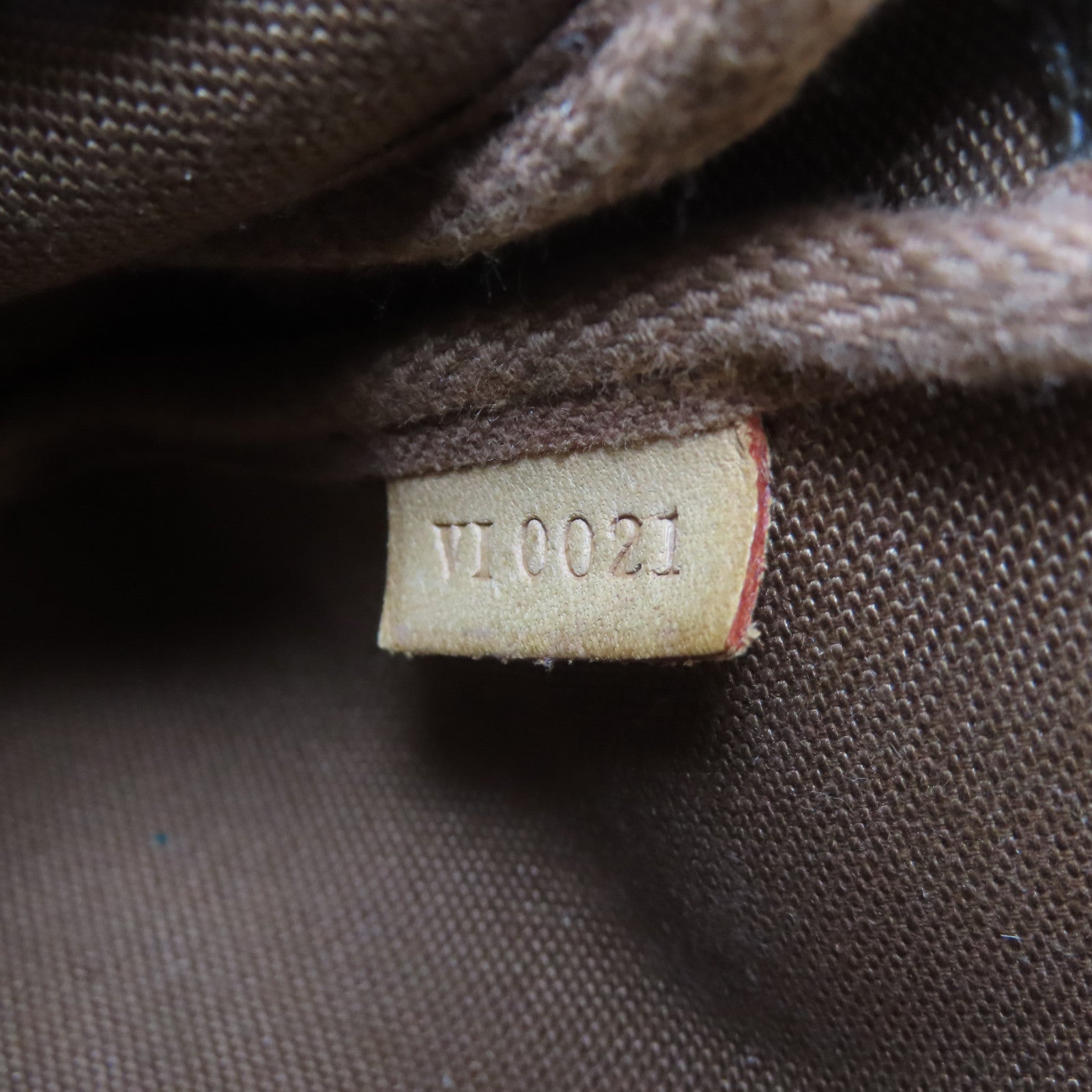 LOUIS VUITTON Monogram Pochette Accessoires金扣手挽袋啡色
