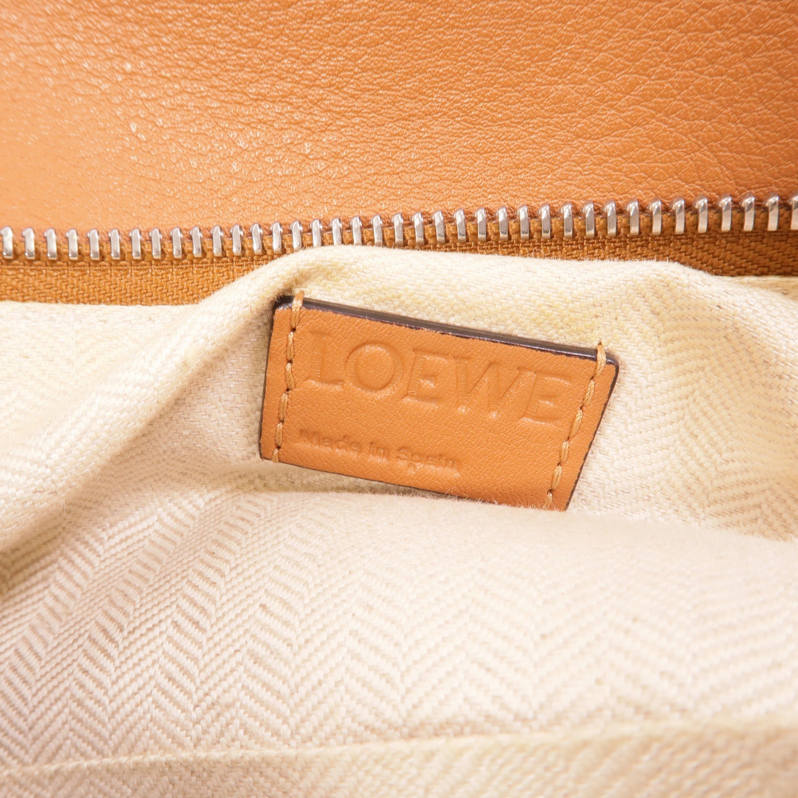 LOEWE 牛皮皮革Puzzle Medium手挽肩背兩用袋