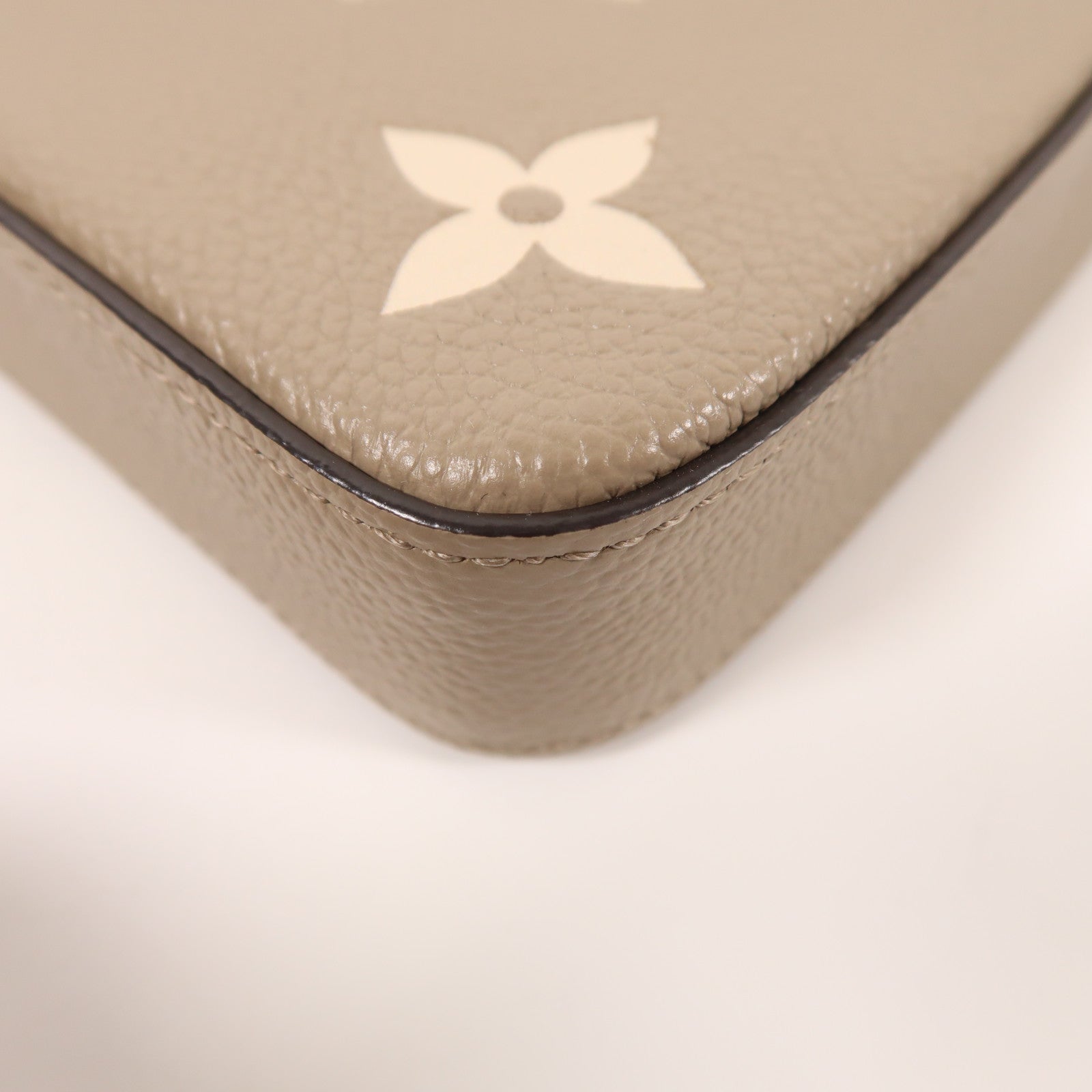 LOUIS VUITTON Monogram Empreinte Felicie Pochette金扣鏈帶肩背袋