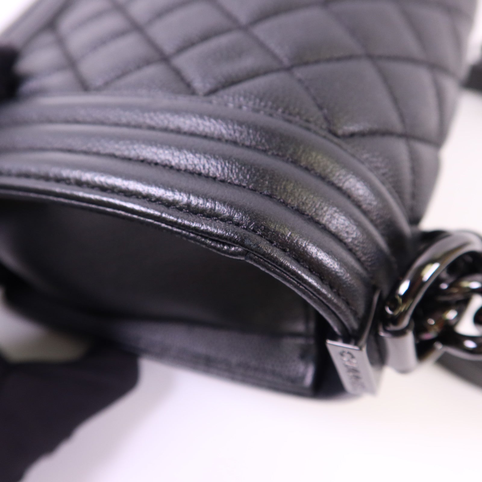 CHANEL 牛皮皮革Boy 25黑扣鏈帶肩背袋