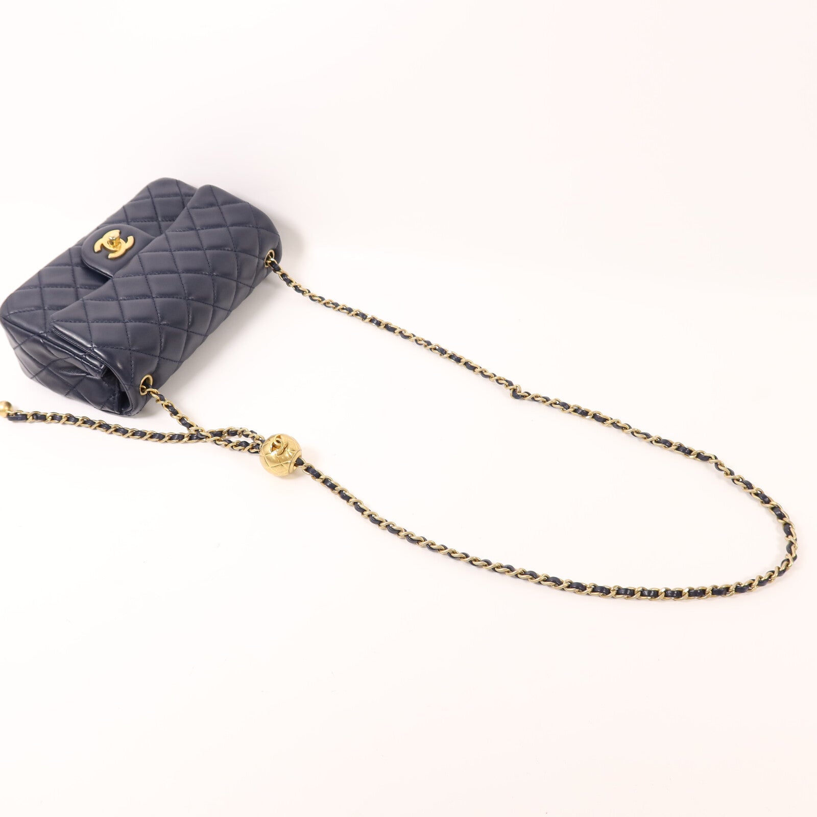 CHANEL 羊皮皮革Flap Bag With Pearl金扣鏈帶肩背袋