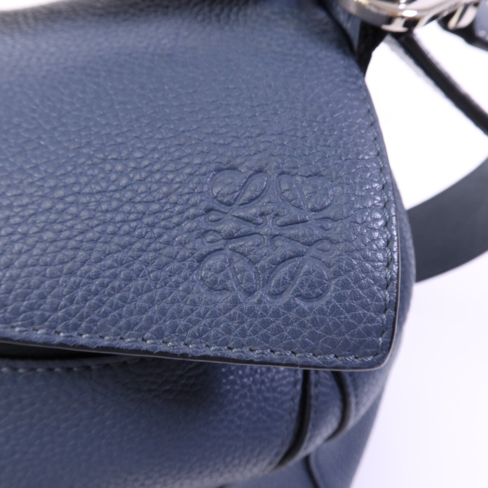 LOEWE 牛皮皮革Puzzle Medium銀扣手挽肩背兩用袋