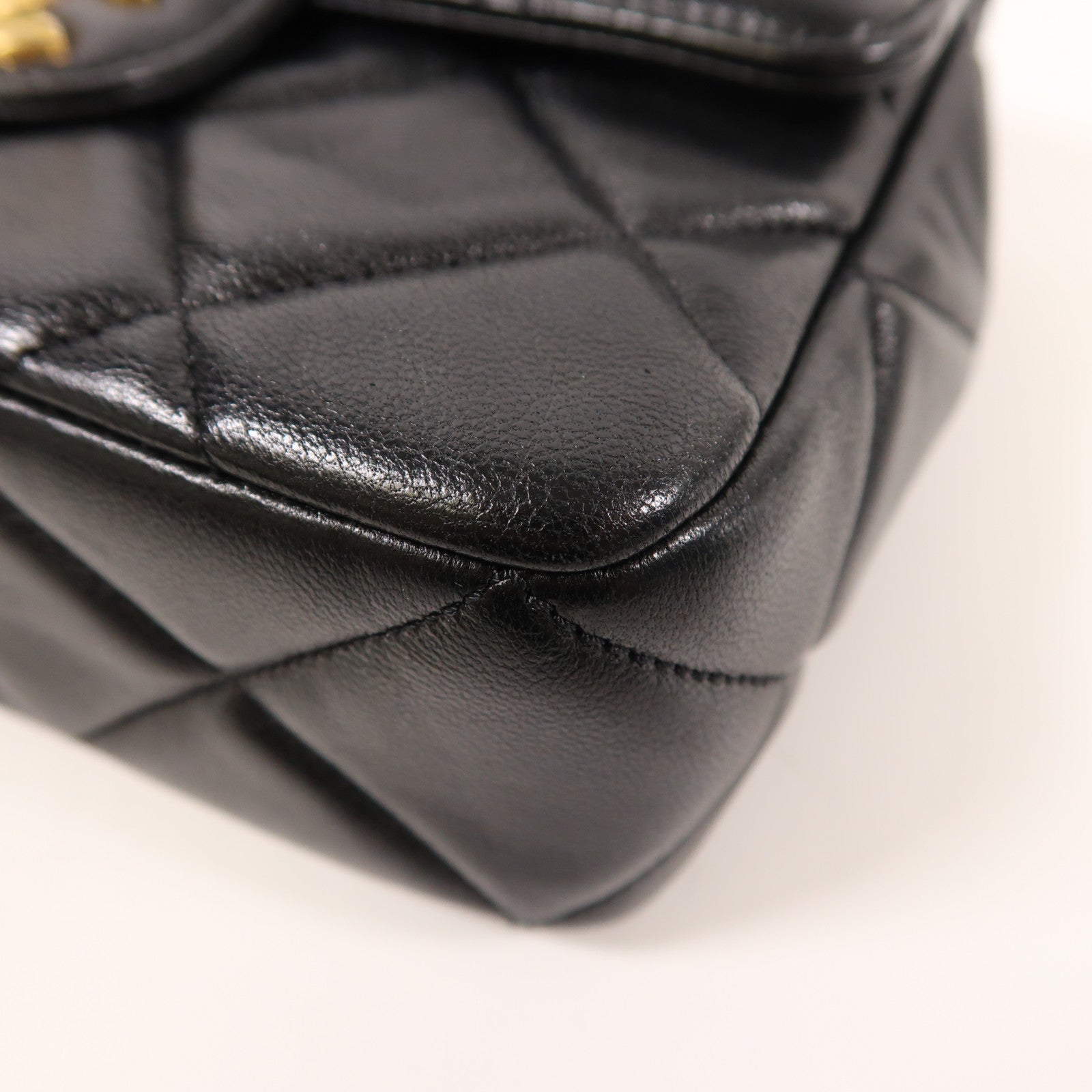 CHANEL 羊皮皮革Medallion Flap金扣鏈帶肩背袋