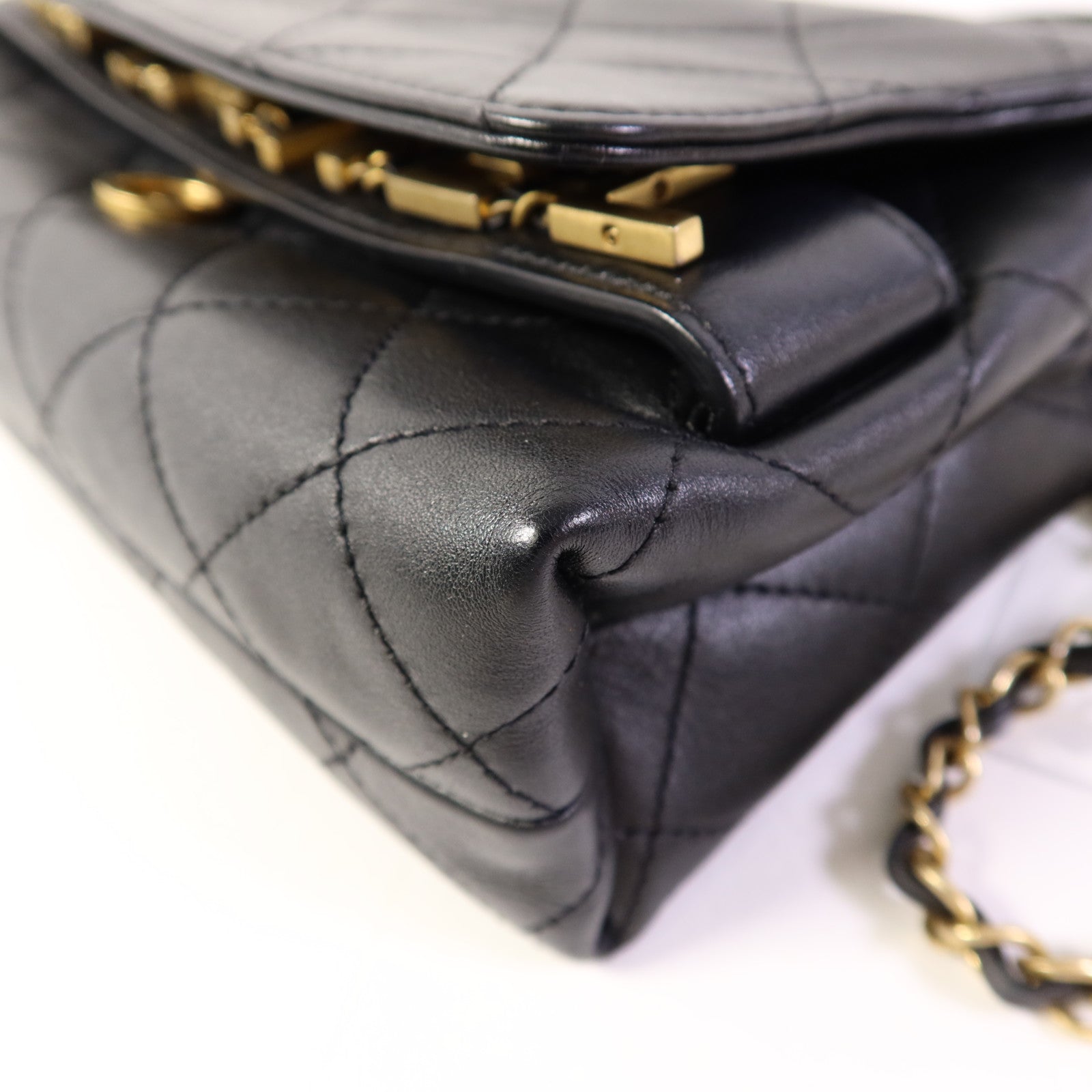 CHANEL 【激減優惠】牛皮皮革Enchained Flap Bag金扣鏈帶肩背袋