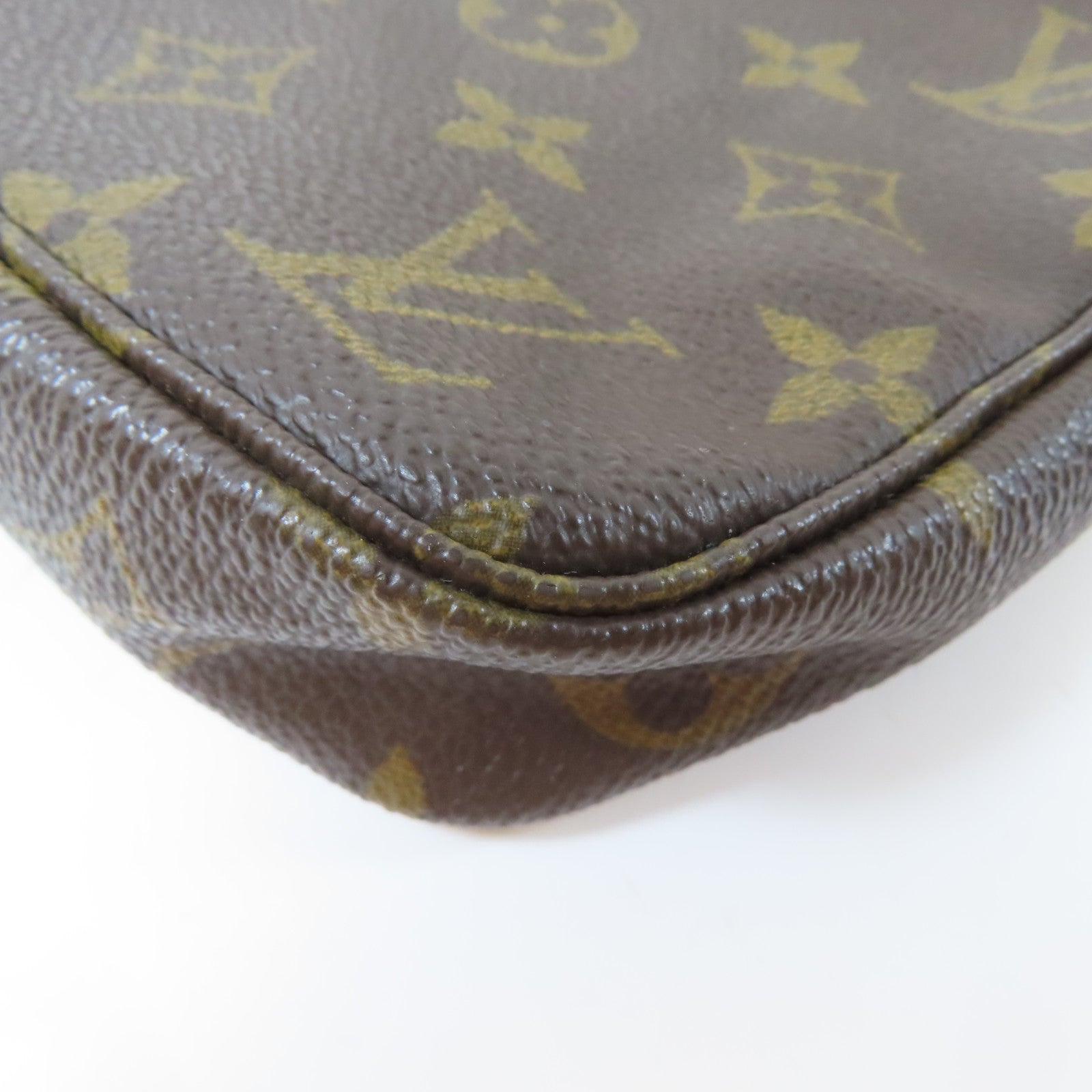 LOUIS VUITTON Monogram Pochette Accessoires金扣手挽袋啡色