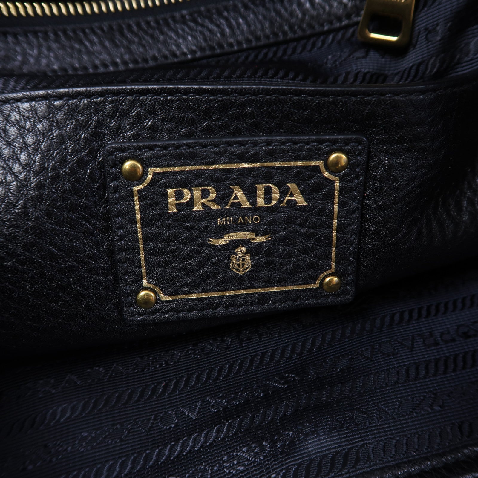 PRADA 牛皮皮革Shoulder Bag金扣肩背袋黑色