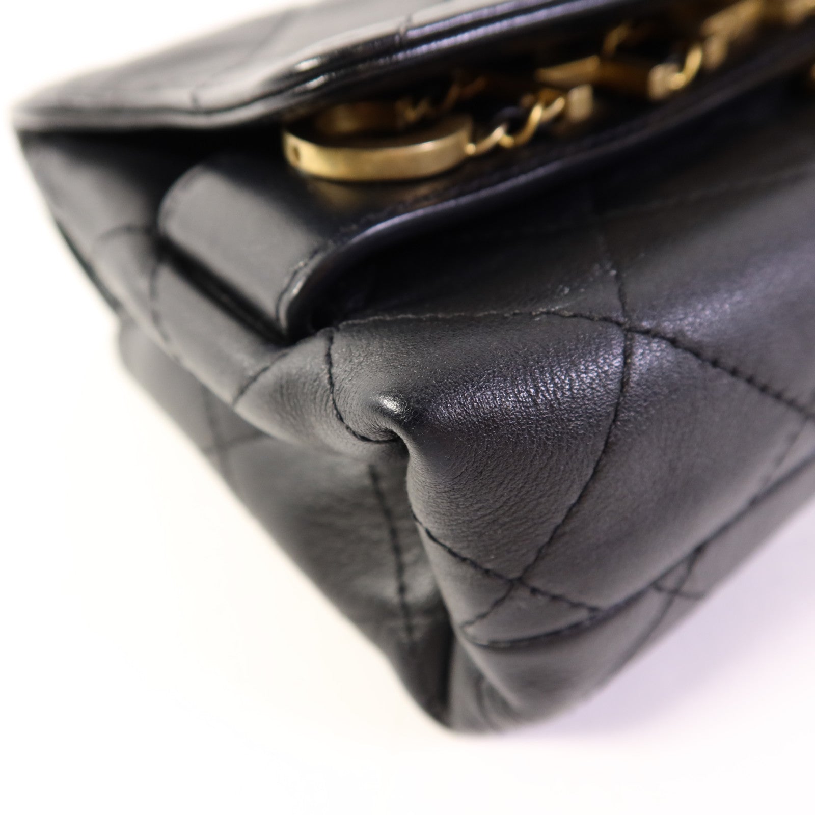 CHANEL 牛皮皮革Enchained Flap Bag金扣鏈帶肩背袋