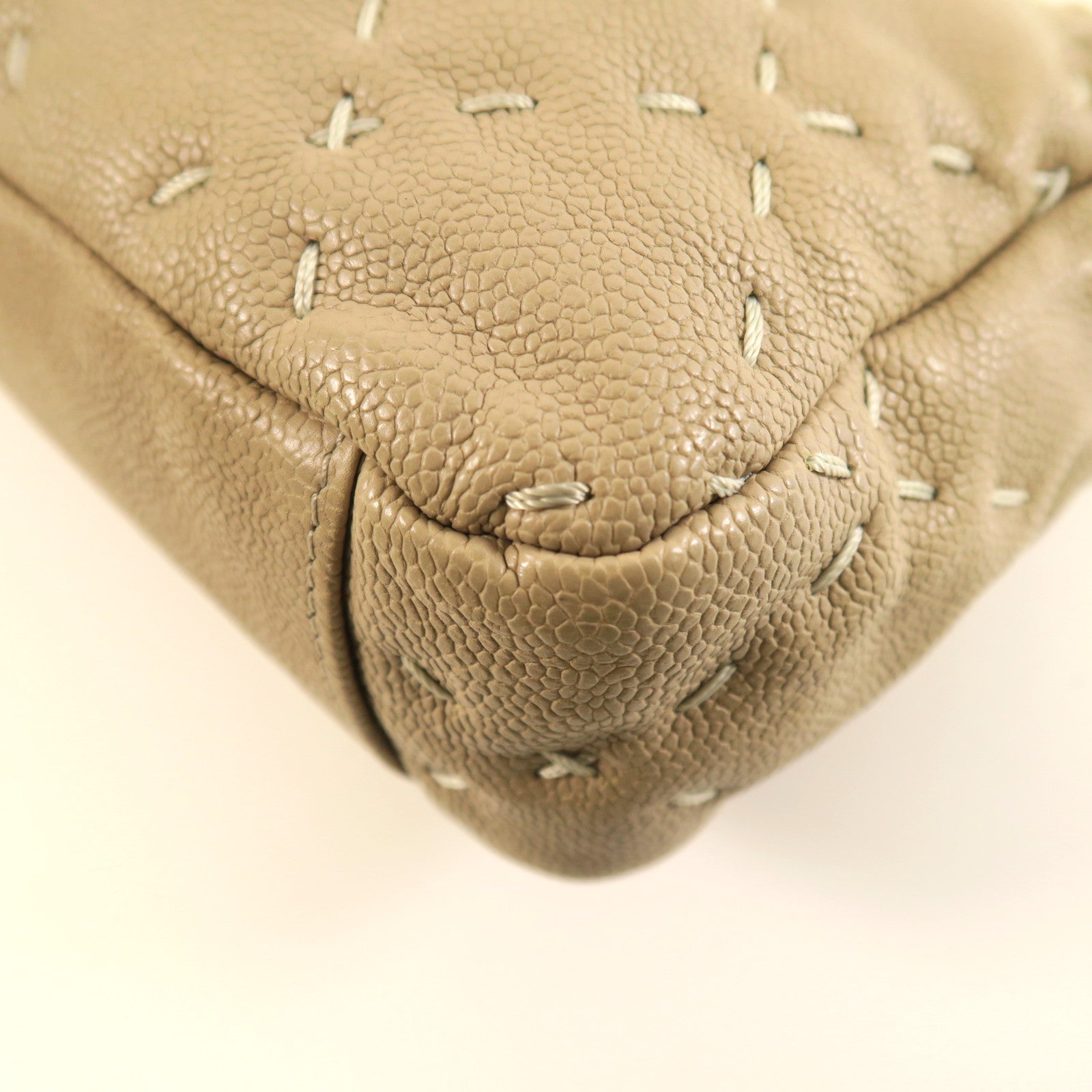 CHANEL 【激減優惠】Caviar皮革Chain Shoulder金扣鏈帶肩背袋米色