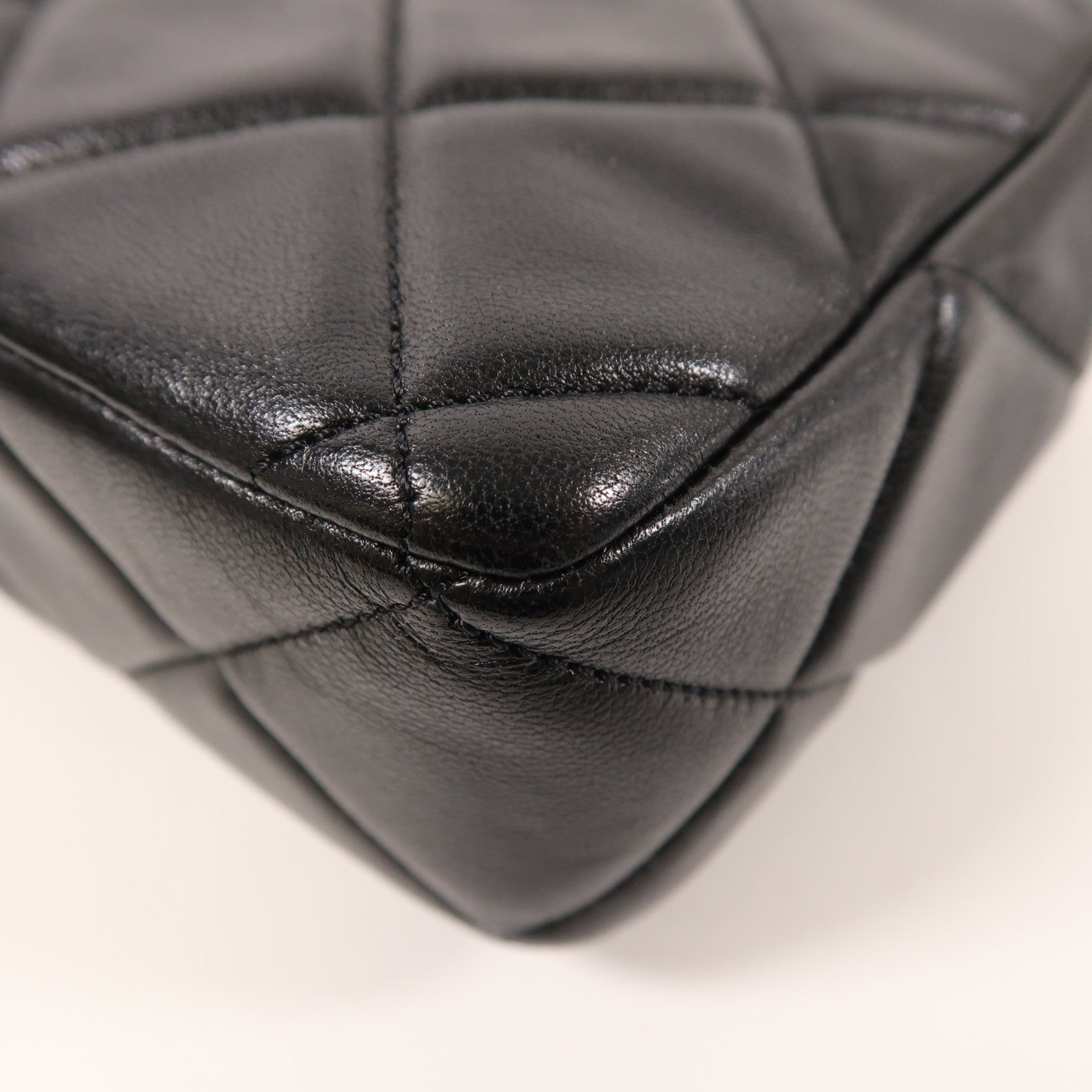 CHANEL 【激減優惠】羊皮皮革Medallion Flap金扣鏈帶肩背袋