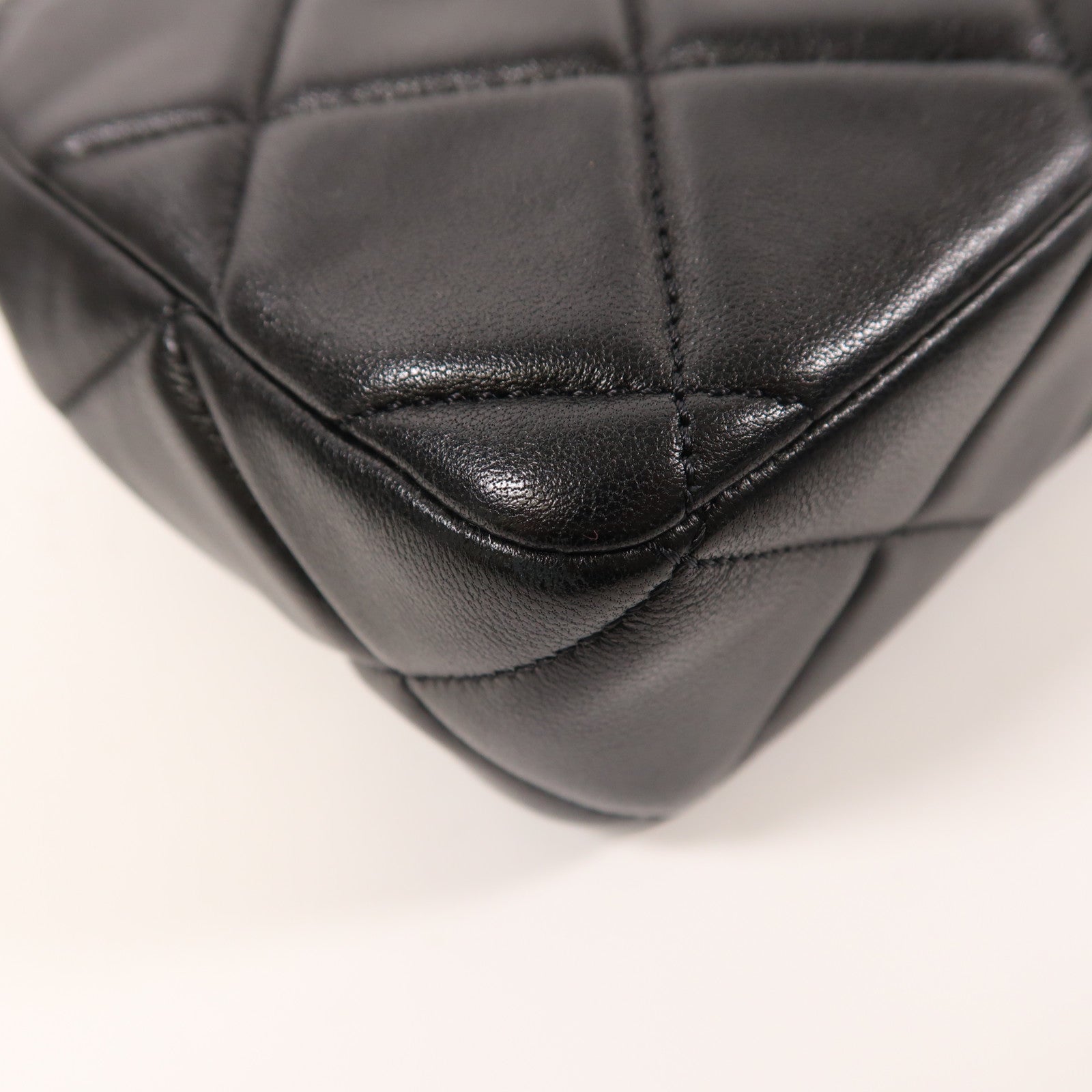 CHANEL 【激減優惠】羊皮皮革Medallion Flap金扣鏈帶肩背袋