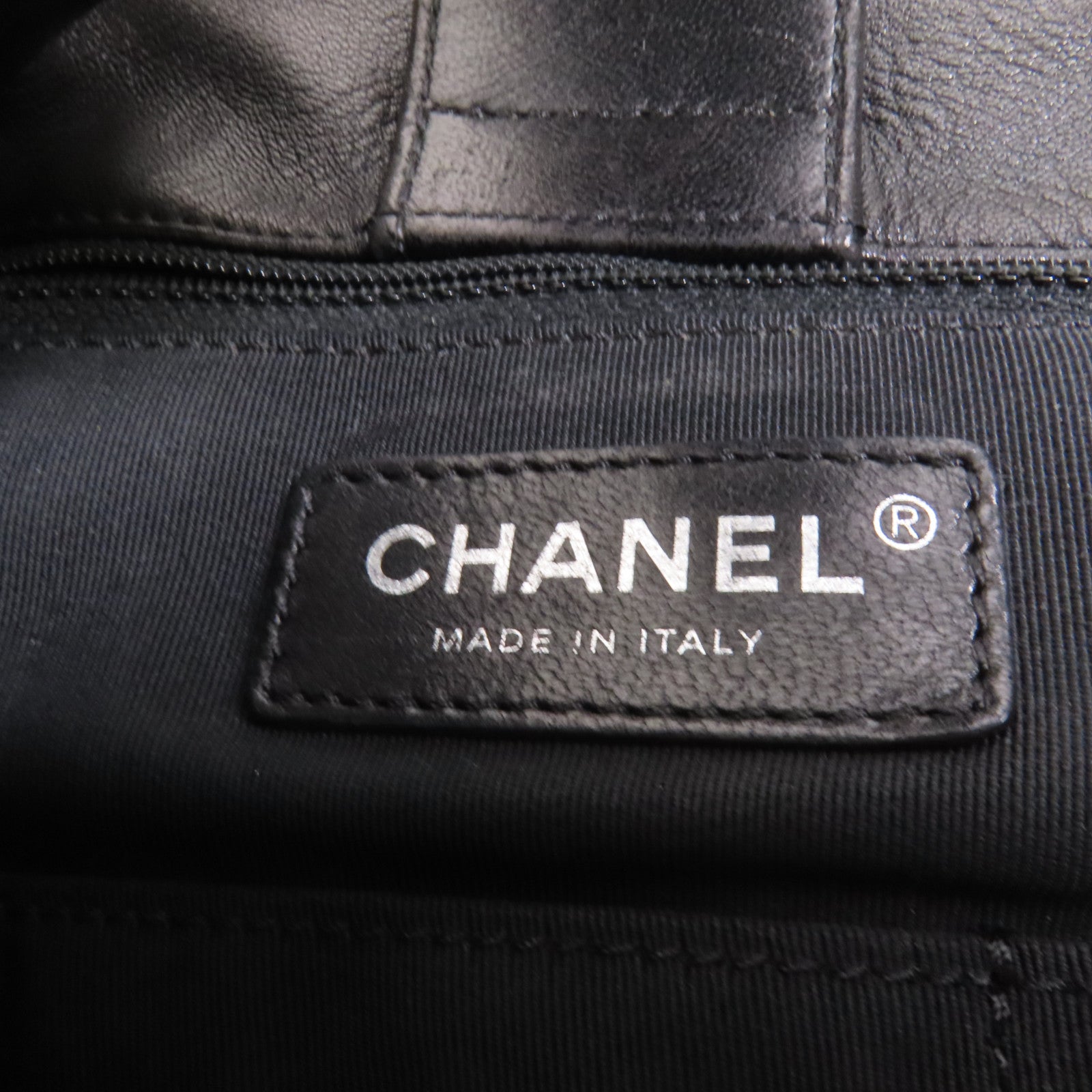 CHANEL 羊皮皮革Chain Shoulder銀扣肩背袋