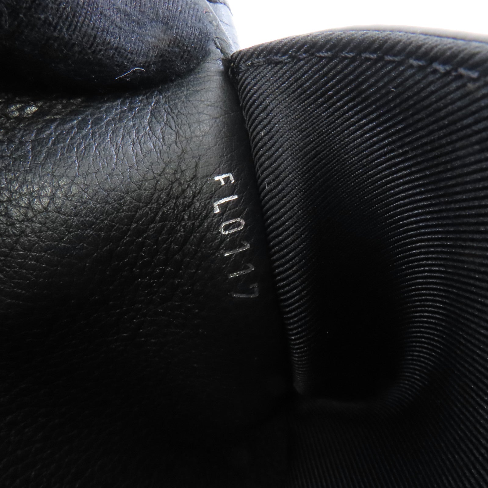 LOUIS VUITTON 牛皮皮革Lockme II Chain Bag銀扣手挽肩背兩用袋黑色