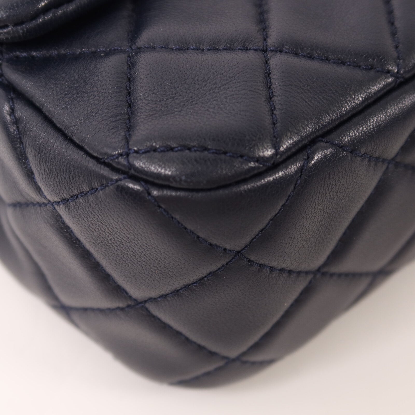 CHANEL 羊皮皮革Flap Bag With Pearl金扣鏈帶肩背袋
