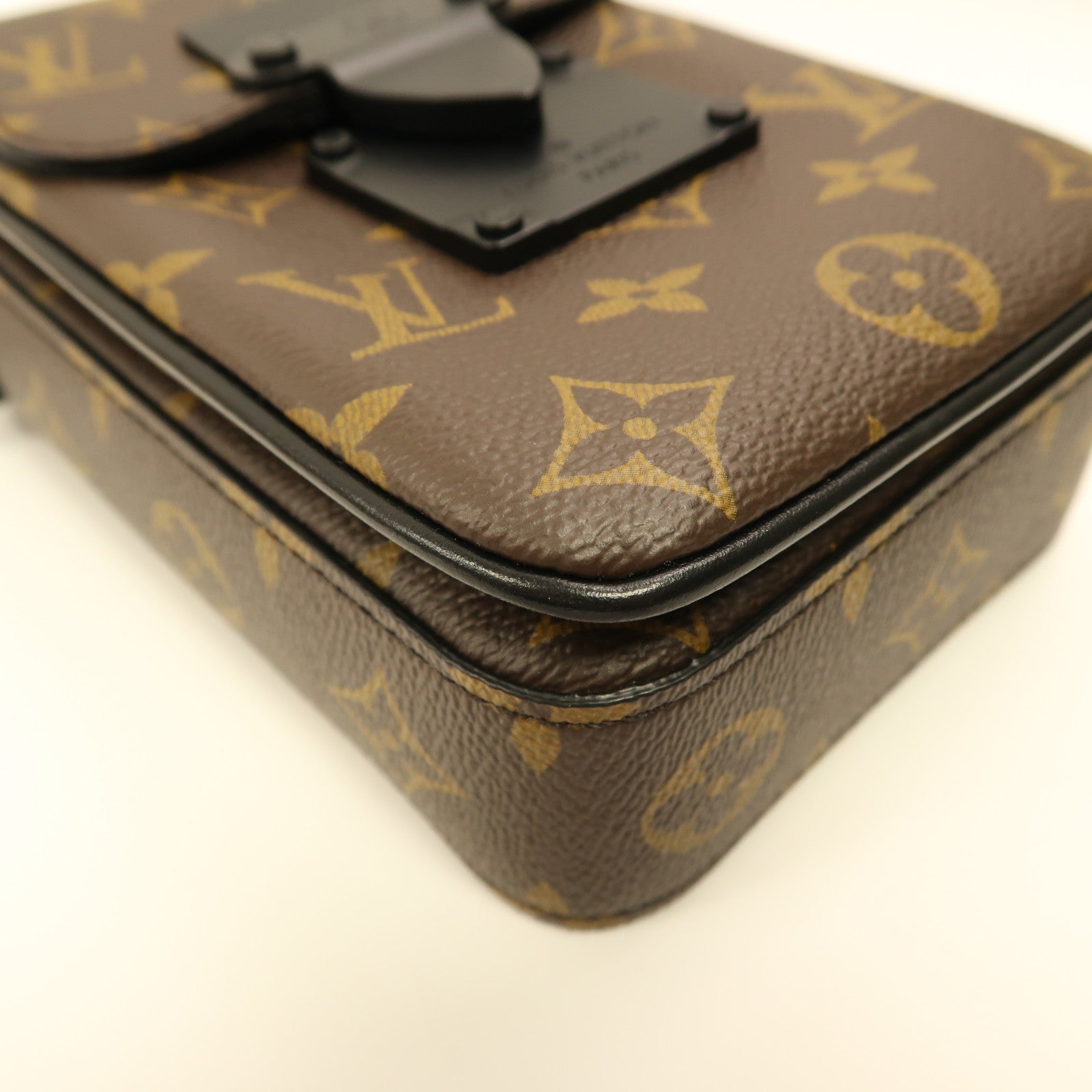 LOUIS VUITTON 【激減優惠】Monogram S-Lock Vertical肩背袋啡色/黑色