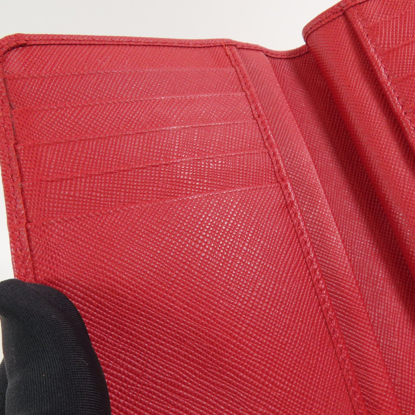 PRADA Saffiano皮革Middle Wallet金扣錢包