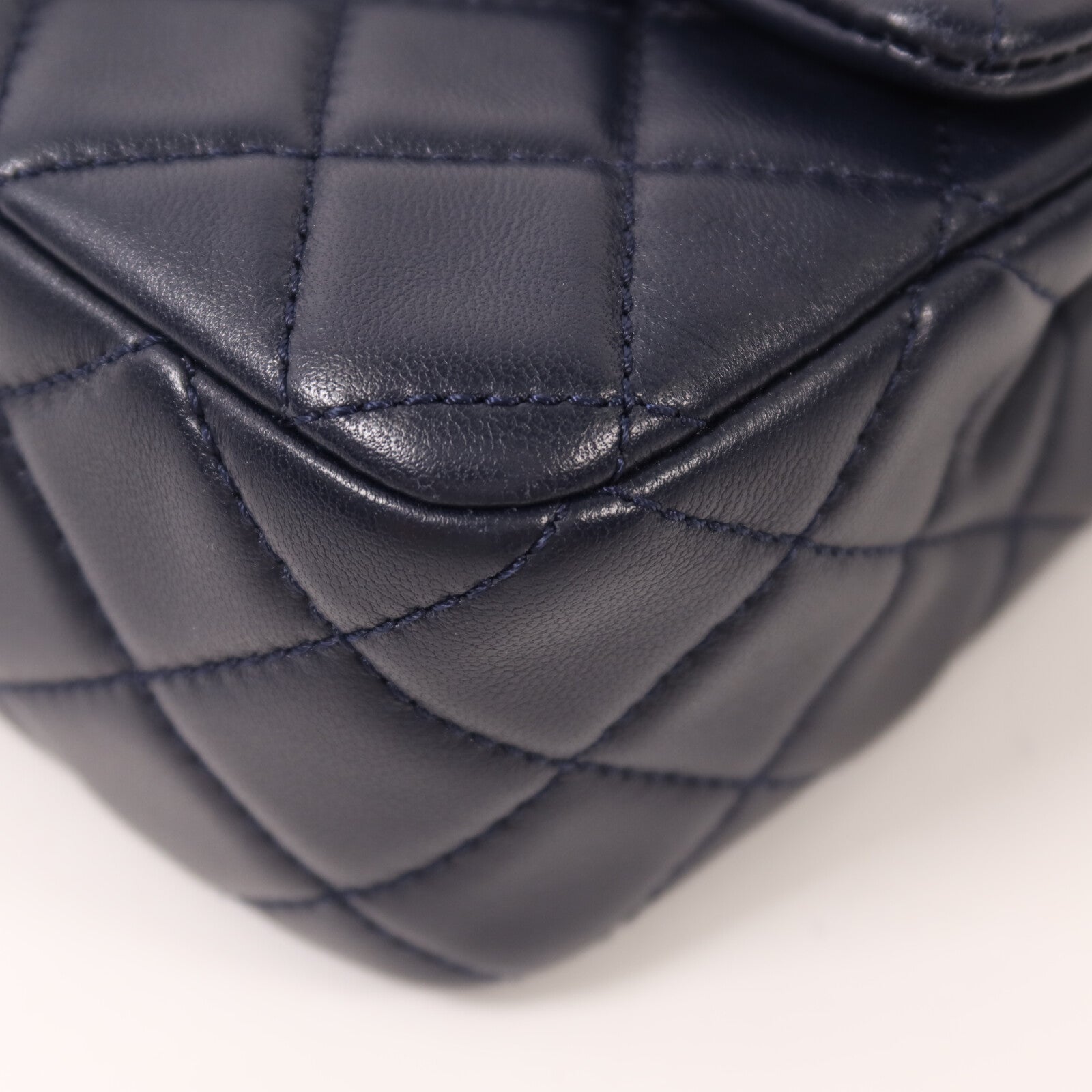 CHANEL 羊皮皮革Flap Bag With Pearl金扣鏈帶肩背袋