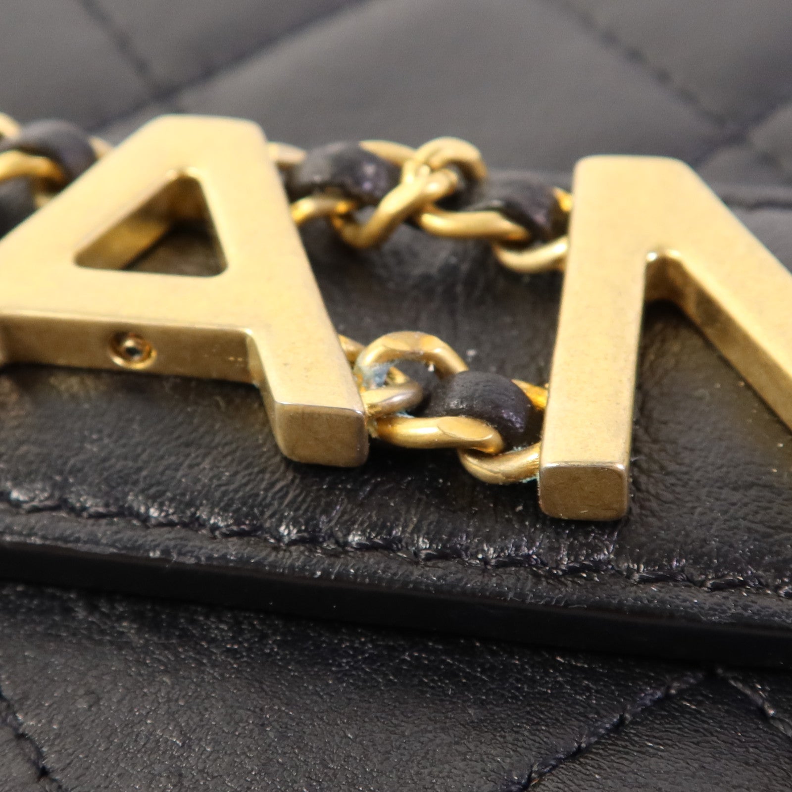 CHANEL 牛皮皮革Enchained Flap Bag金扣鏈帶肩背袋