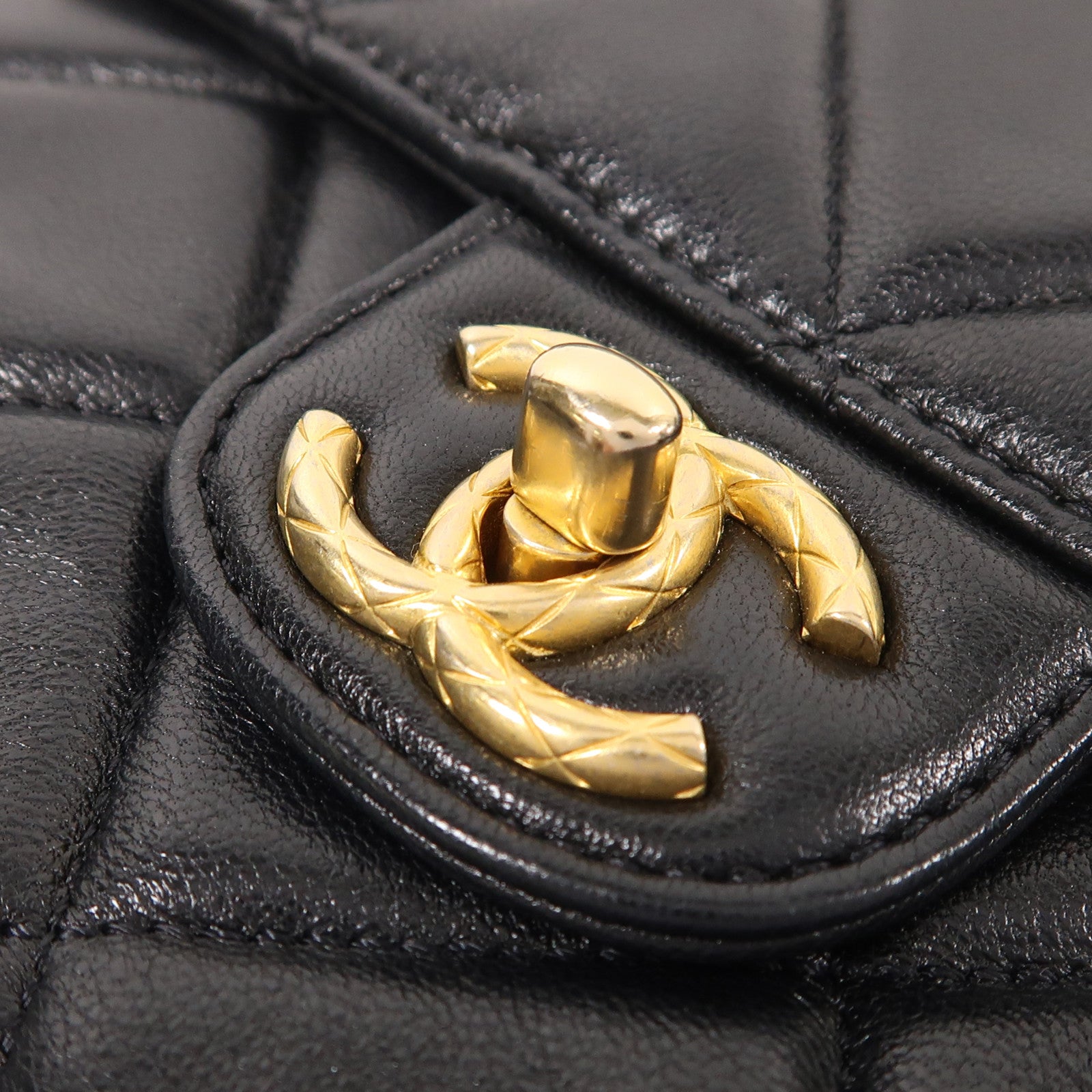 CHANEL 【激減優惠】羊皮皮革Medallion Flap金扣鏈帶肩背袋