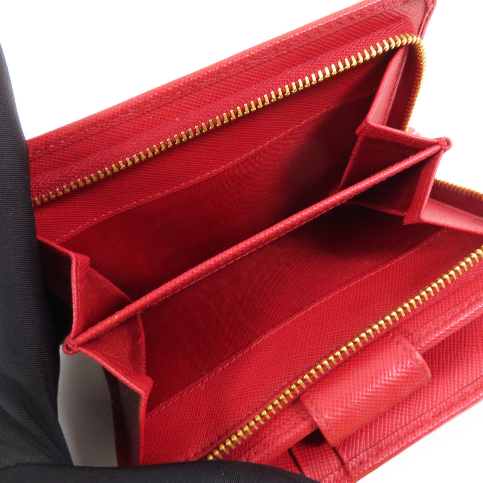 PRADA Saffiano皮革Middle Wallet金扣錢包