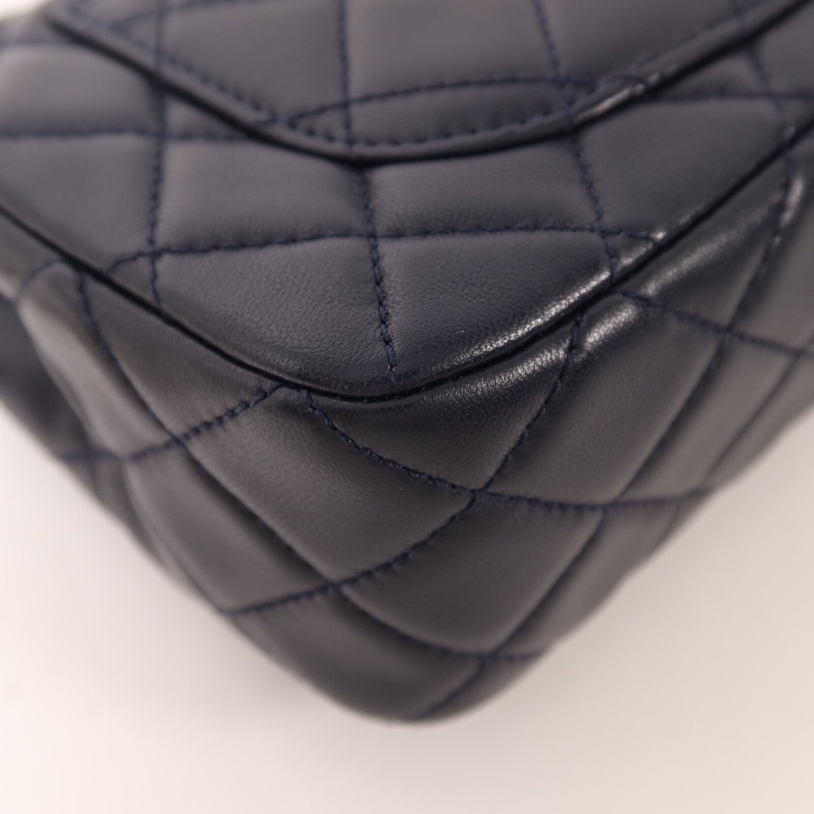 CHANEL 羊皮皮革Flap Bag With Pearl金扣鏈帶肩背袋