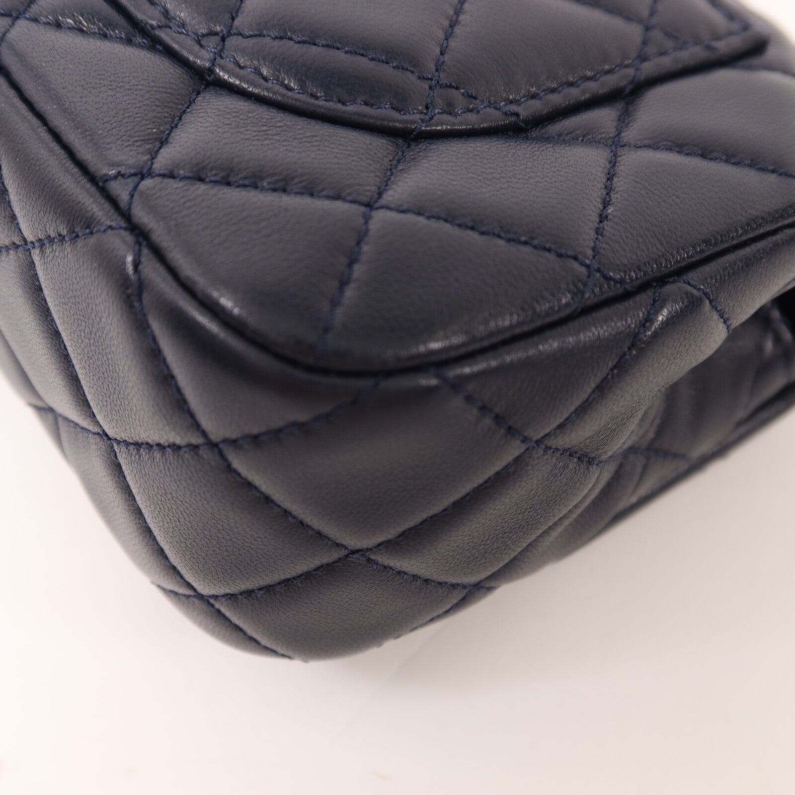 CHANEL 羊皮皮革Flap Bag With Pearl金扣鏈帶肩背袋