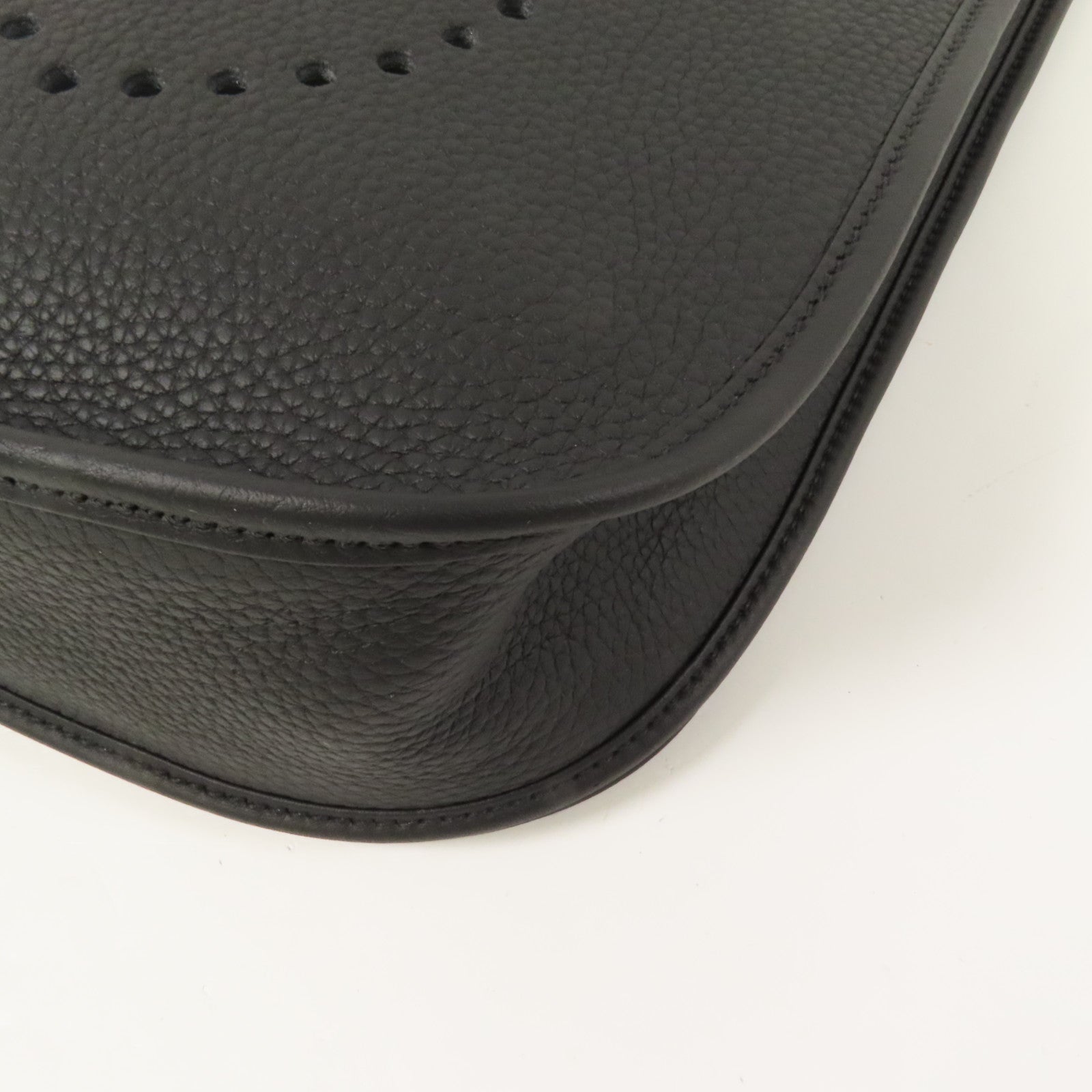 HERMES Clemence皮革Evelyne PM 金扣肩背袋Noir