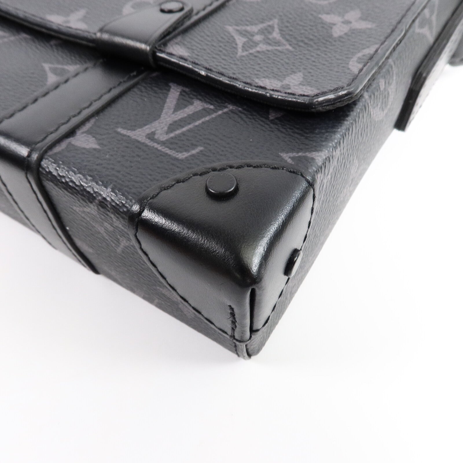 LOUIS VUITTON Monogram Eclipse Trunk Messenger肩背袋