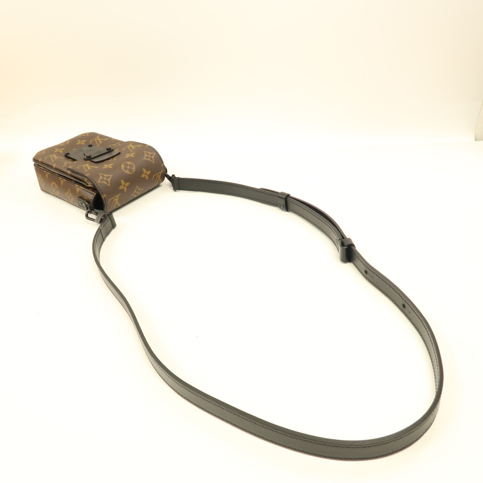 LOUIS VUITTON Monogram S-Lock Vertical肩背袋啡色/黑色