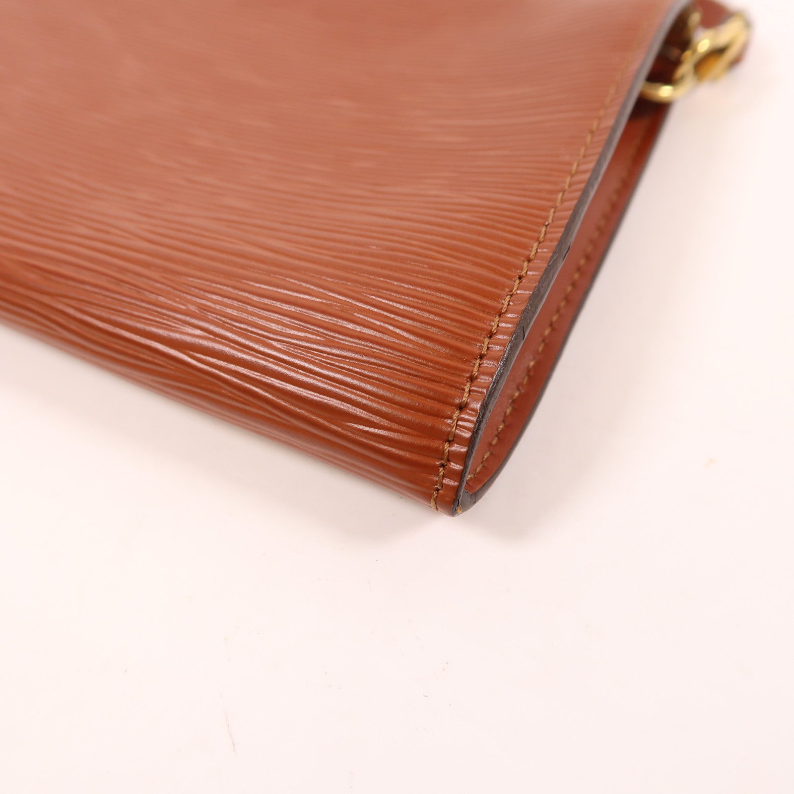 LOUIS VUITTON Epi Pochette Accessories金扣手挽袋焦糖色