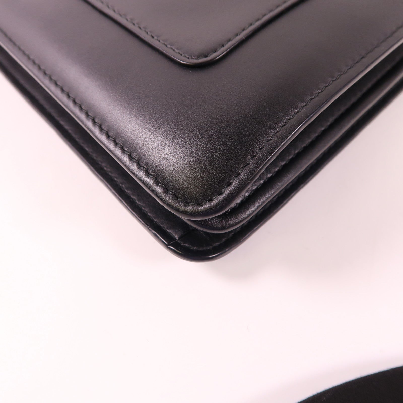 BVLGARI 牛皮皮革Serpenti Forever金扣鏈帶肩背袋