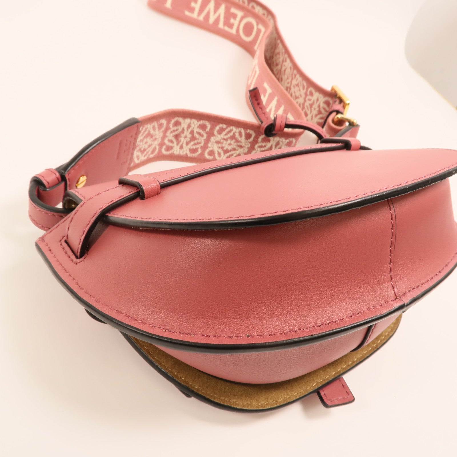 LOEWE 牛皮皮革Mini Gate金扣肩背袋