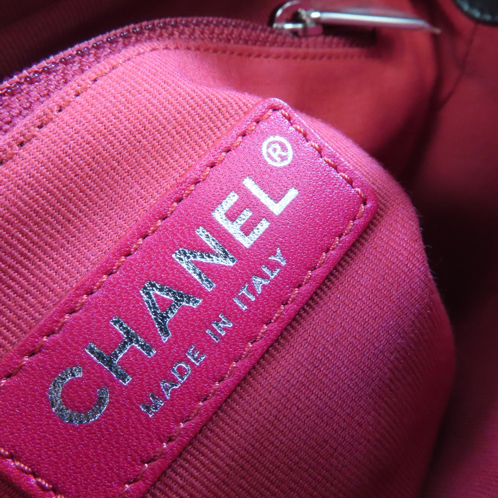CHANEL 菱格牛皮皮革Gabrielle Small Chain Shoulder Bag金扣鏈帶肩背袋黑色
