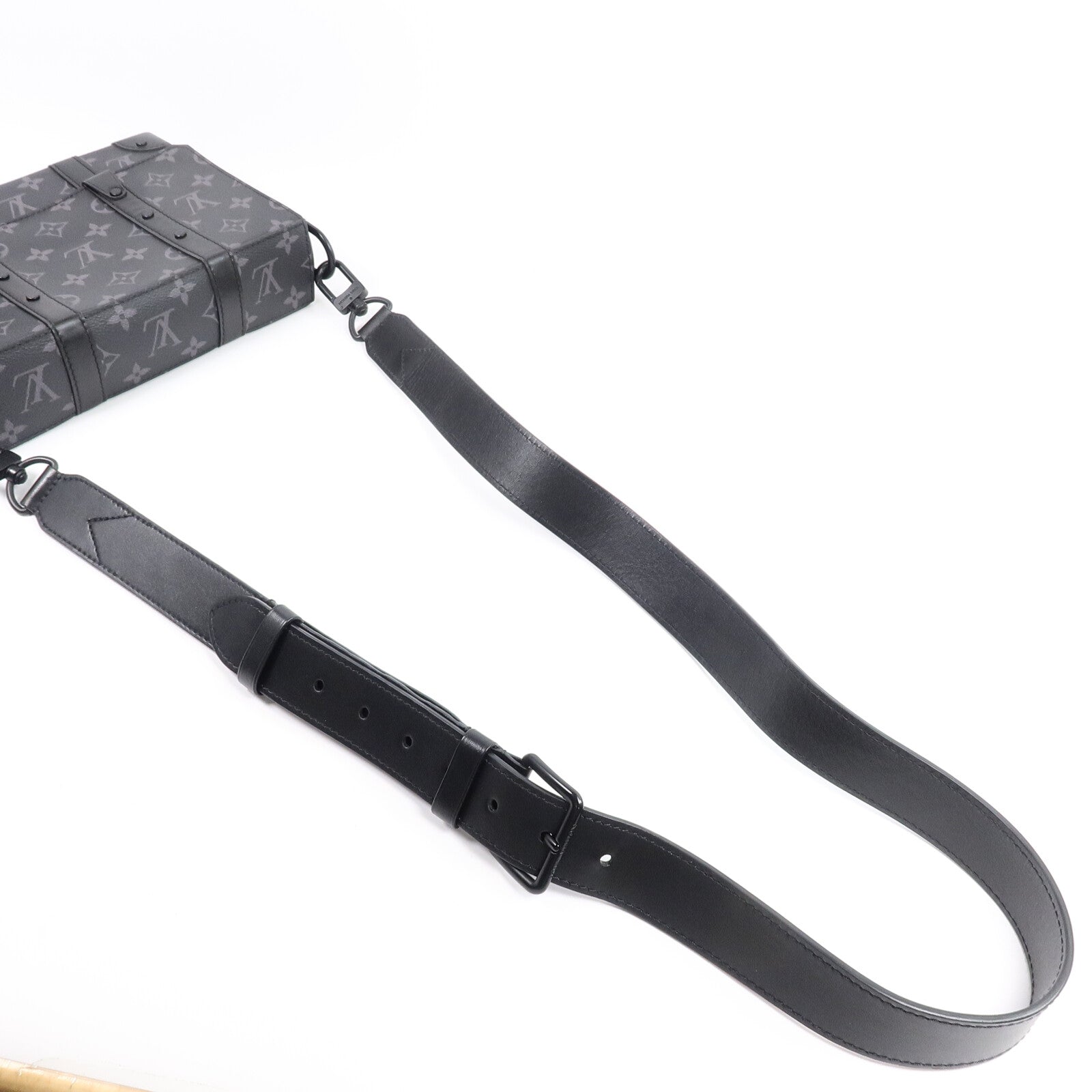 LOUIS VUITTON Monogram Eclipse Trunk Messenger肩背袋