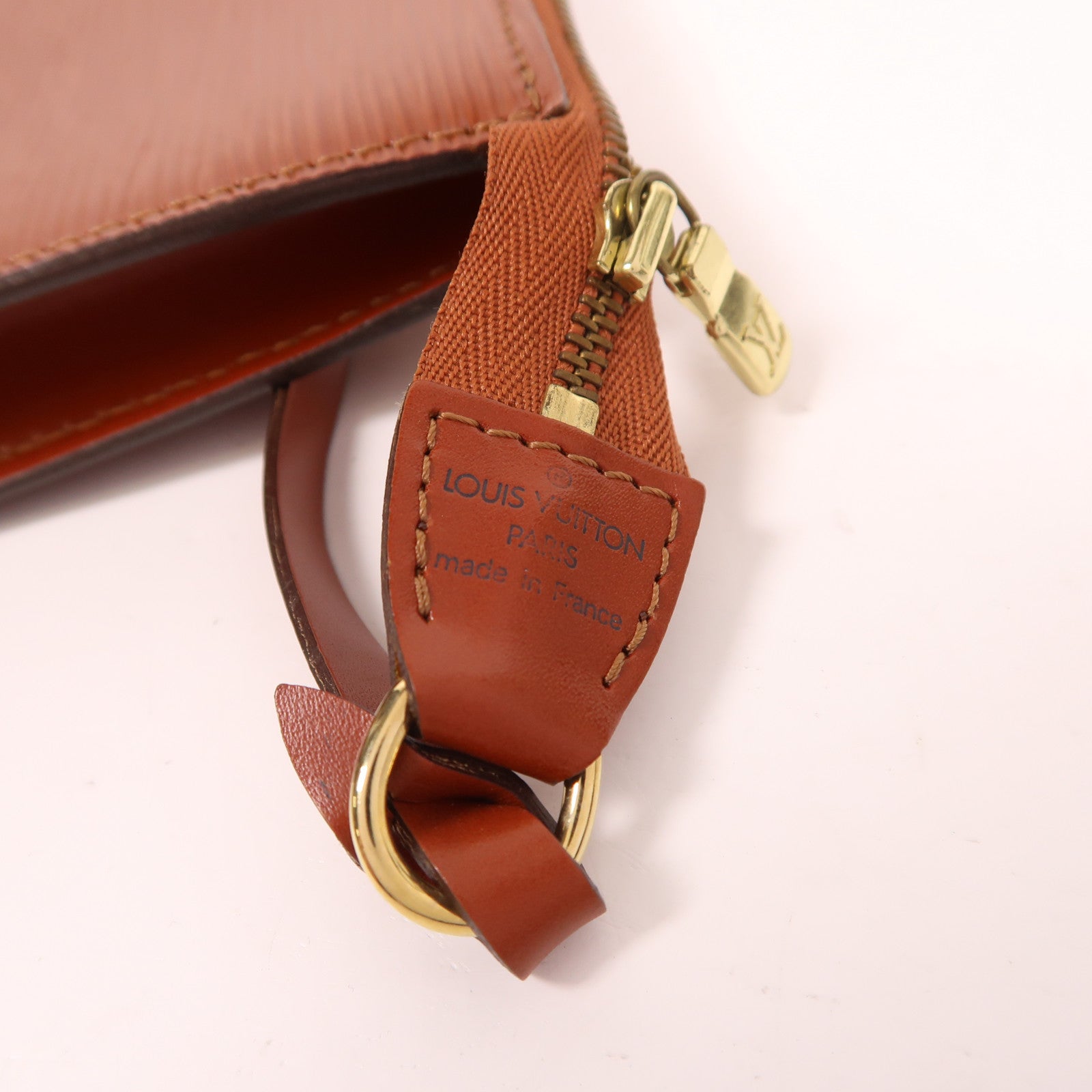 LOUIS VUITTON Epi Pochette Accessories金扣手挽袋焦糖色