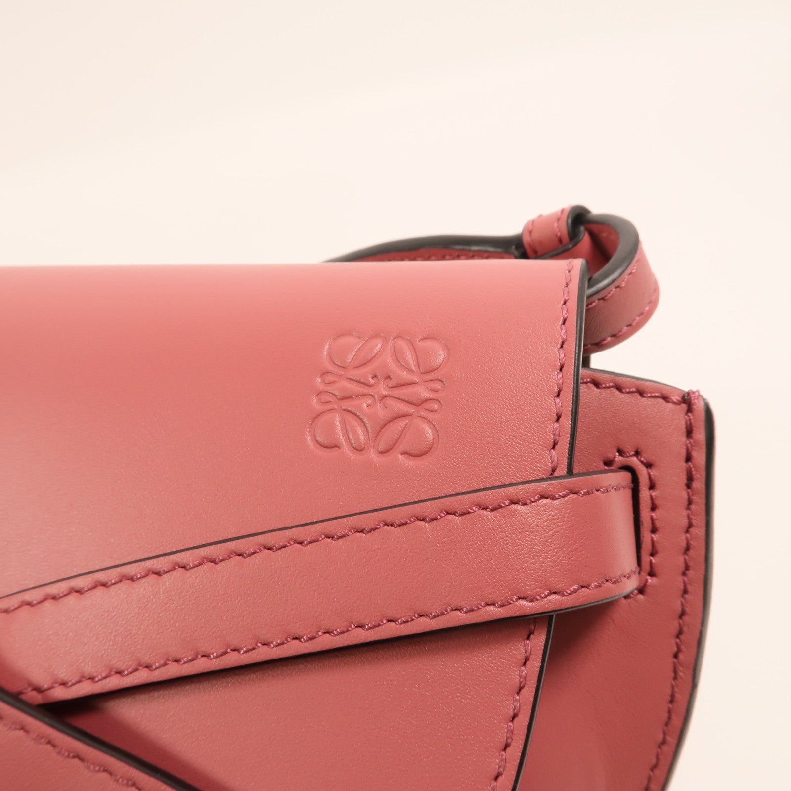 LOEWE 牛皮皮革Mini Gate金扣肩背袋
