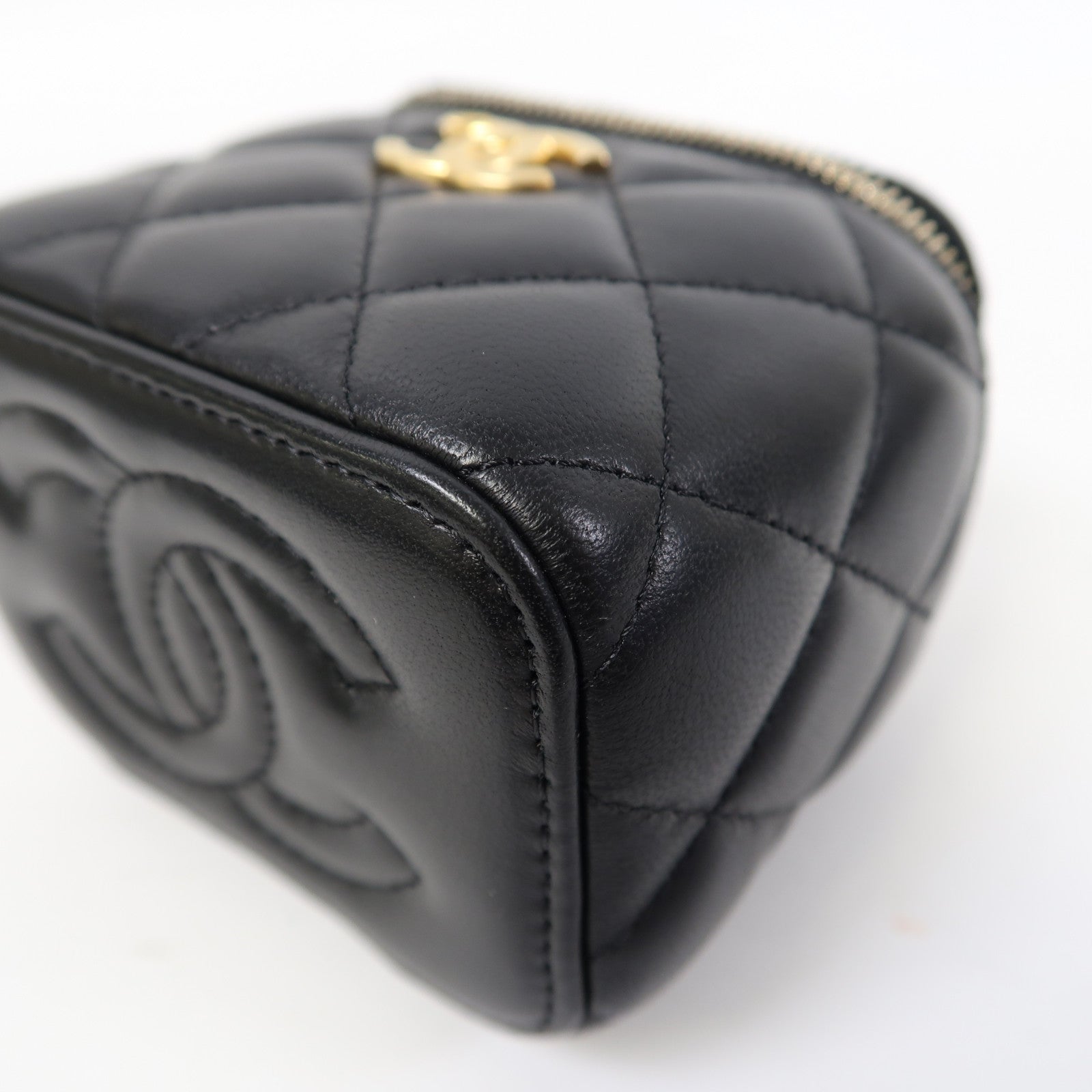 CHANEL 菱格皮革Vanity Case金扣鏈帶肩背袋黑色