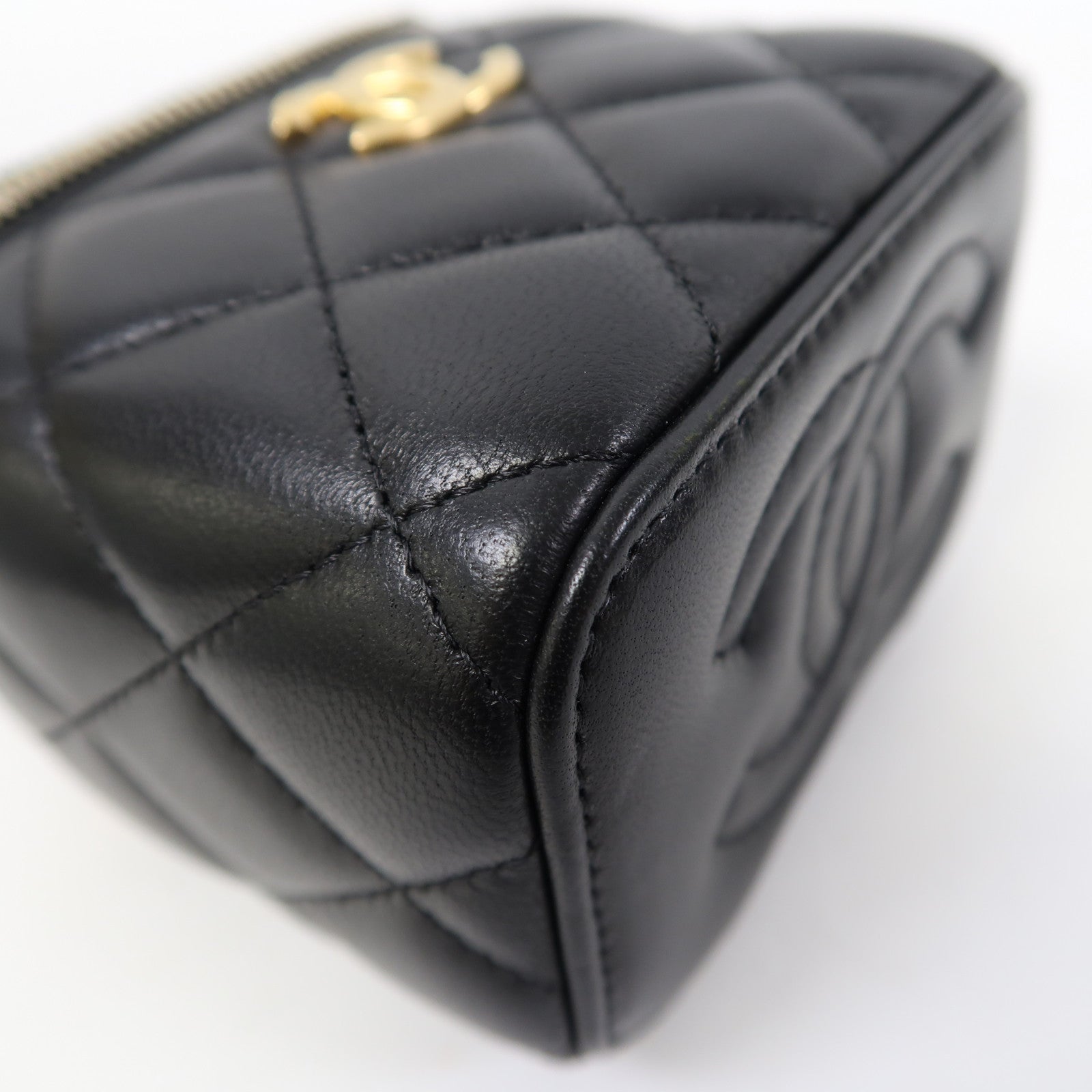 CHANEL 菱格皮革Vanity Case金扣鏈帶肩背袋黑色