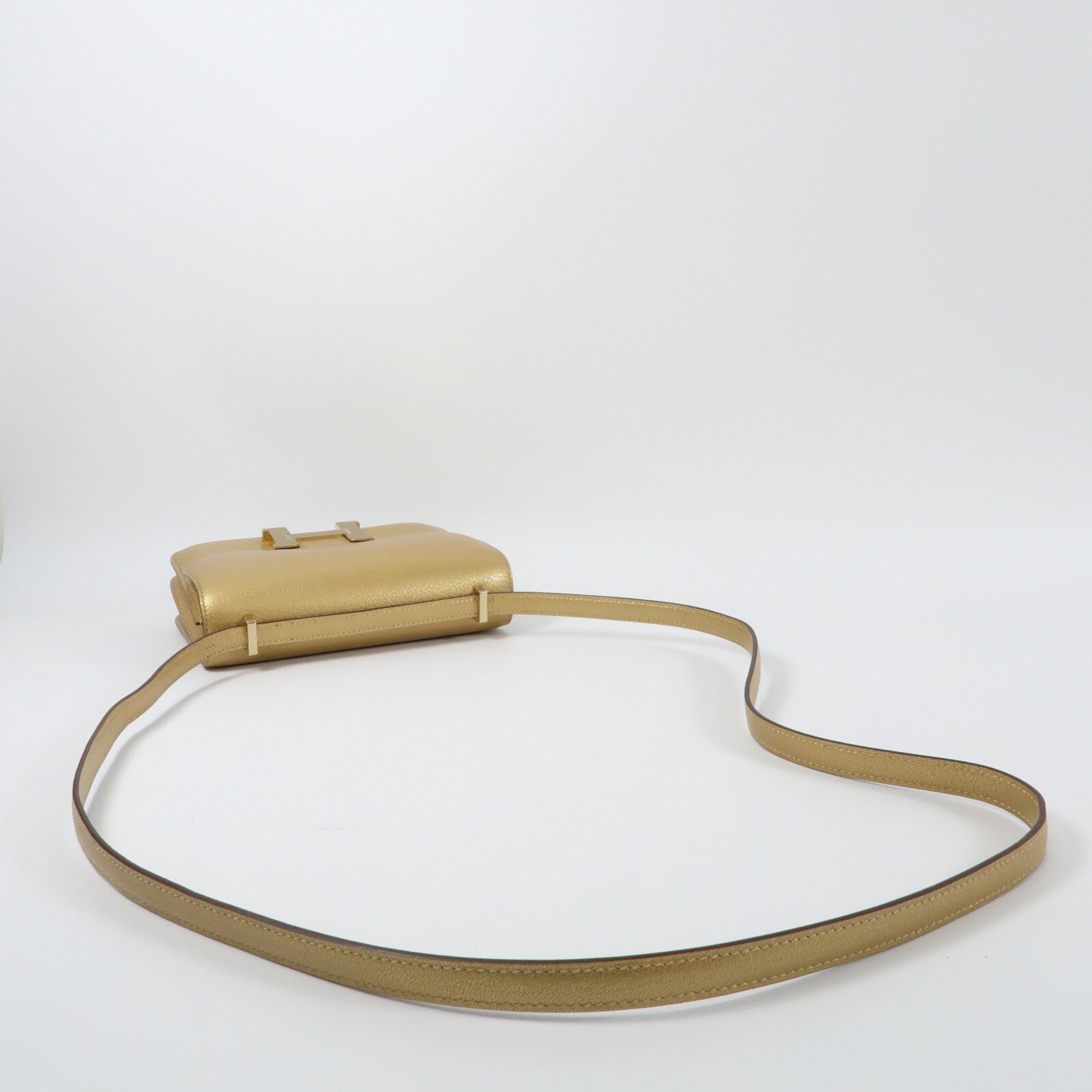 HERMES Chevre皮革Constance Mini金扣肩背袋Dore