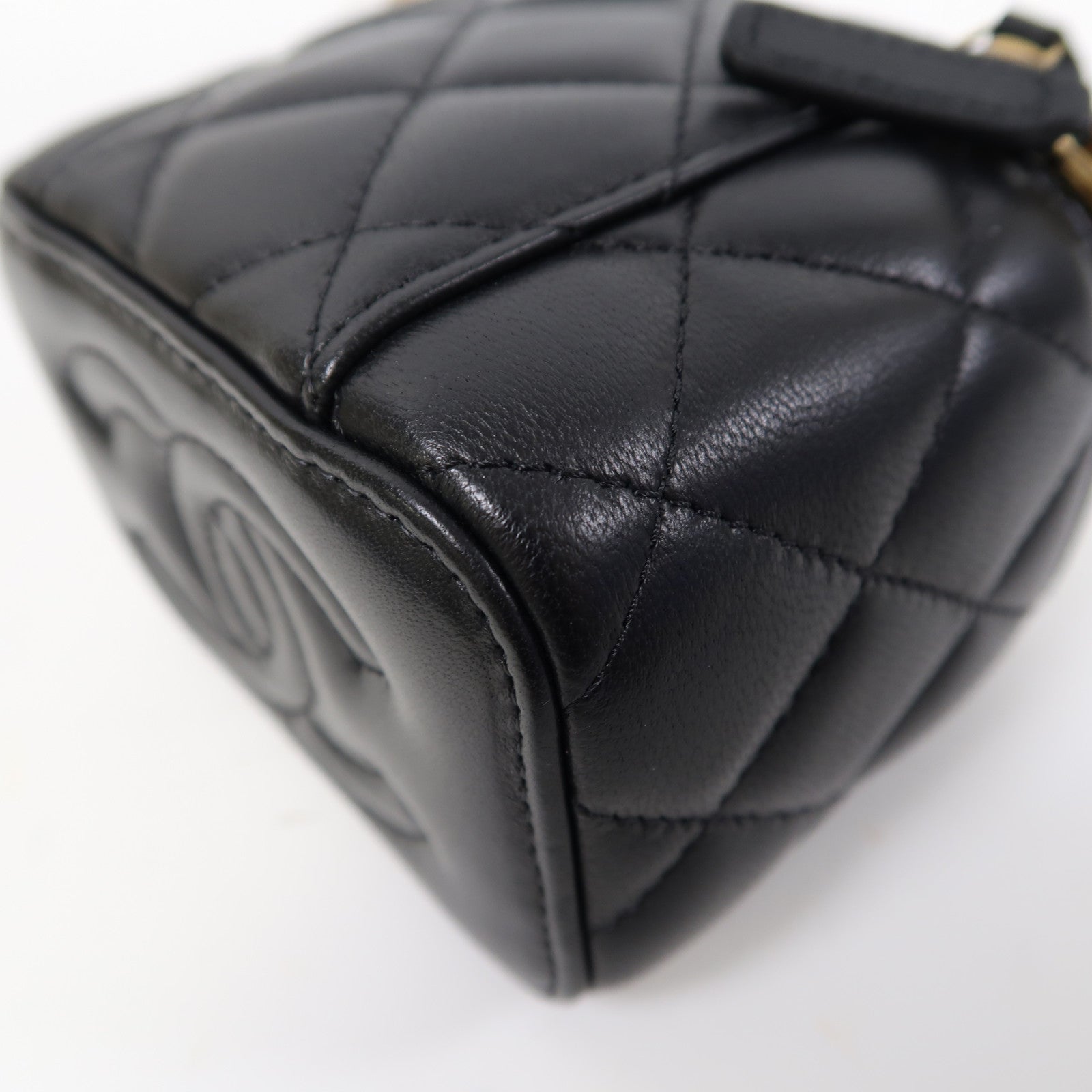 CHANEL 菱格皮革Vanity Case金扣鏈帶肩背袋黑色