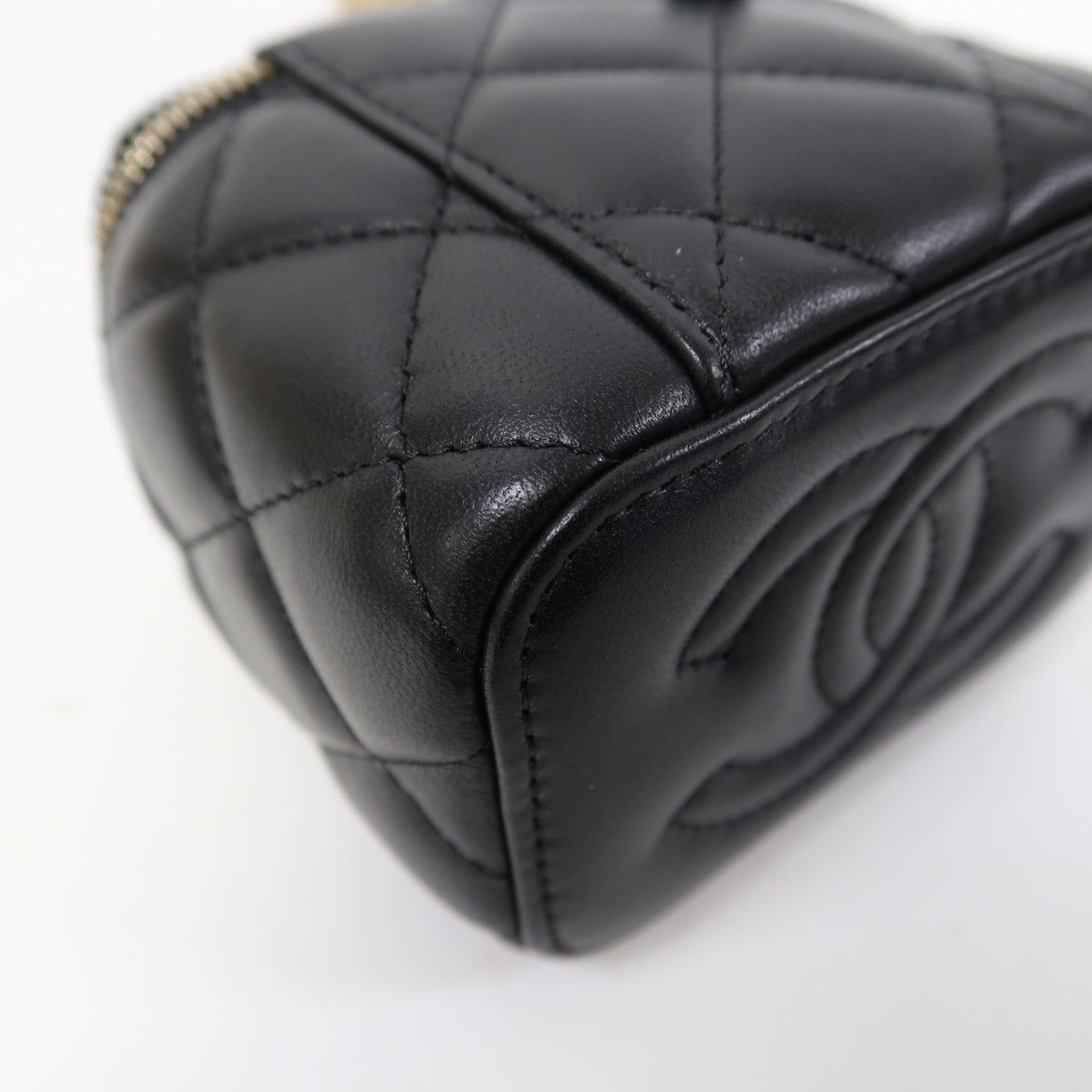 CHANEL 菱格皮革Vanity Case金扣鏈帶肩背袋黑色