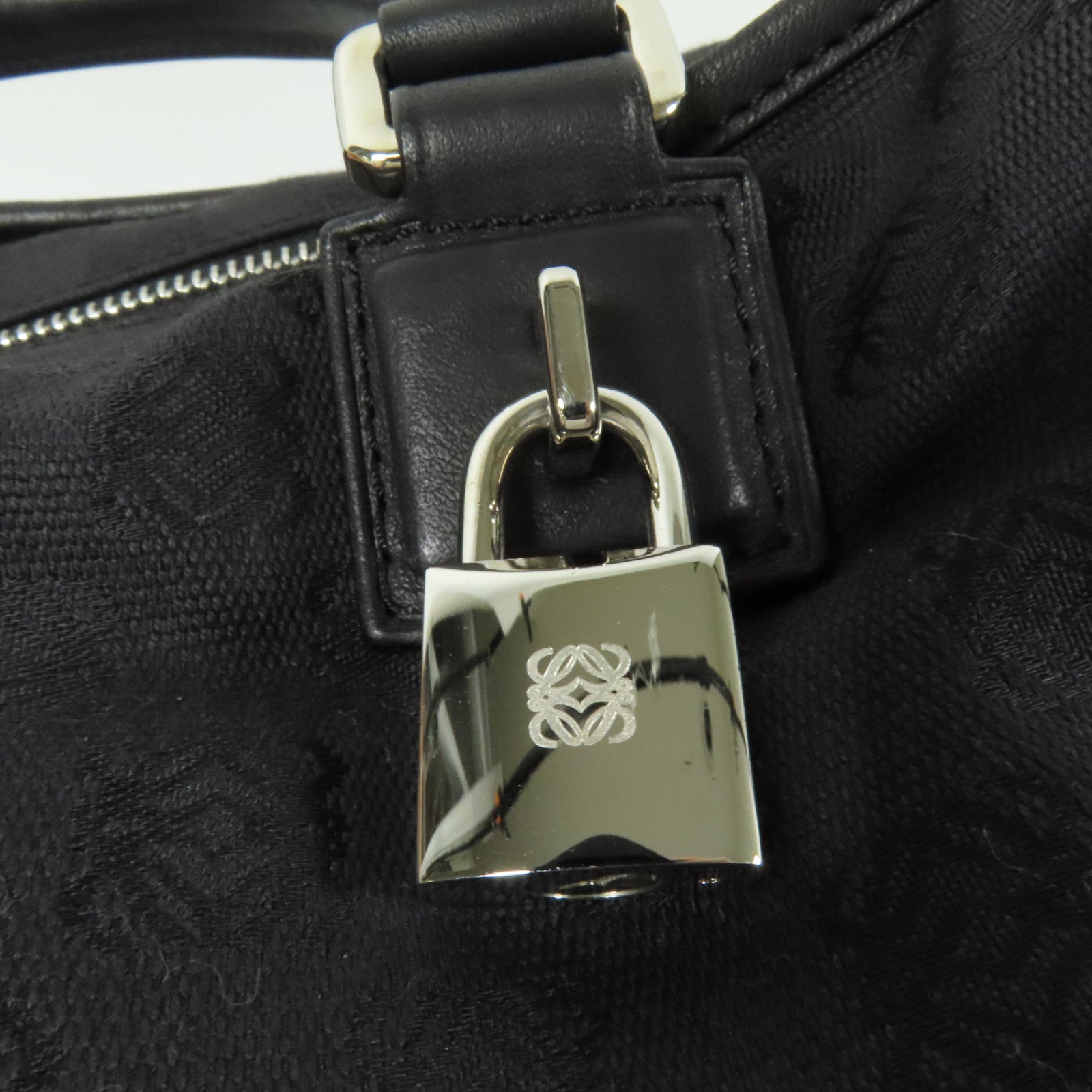 LOEWE 帆布Amazona銀扣手挽袋