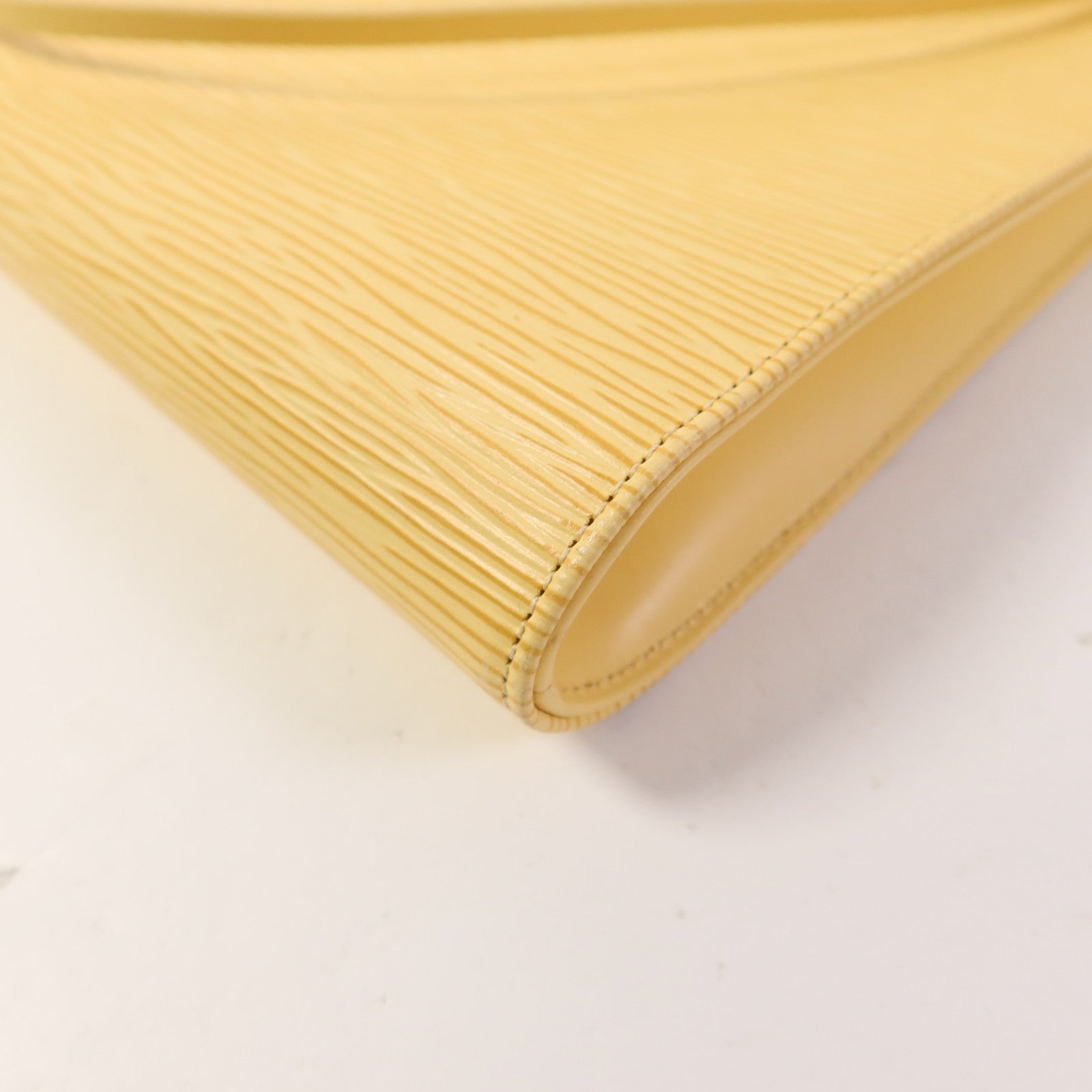 LOUIS VUITTON Epi Saint Tropez金扣肩背袋