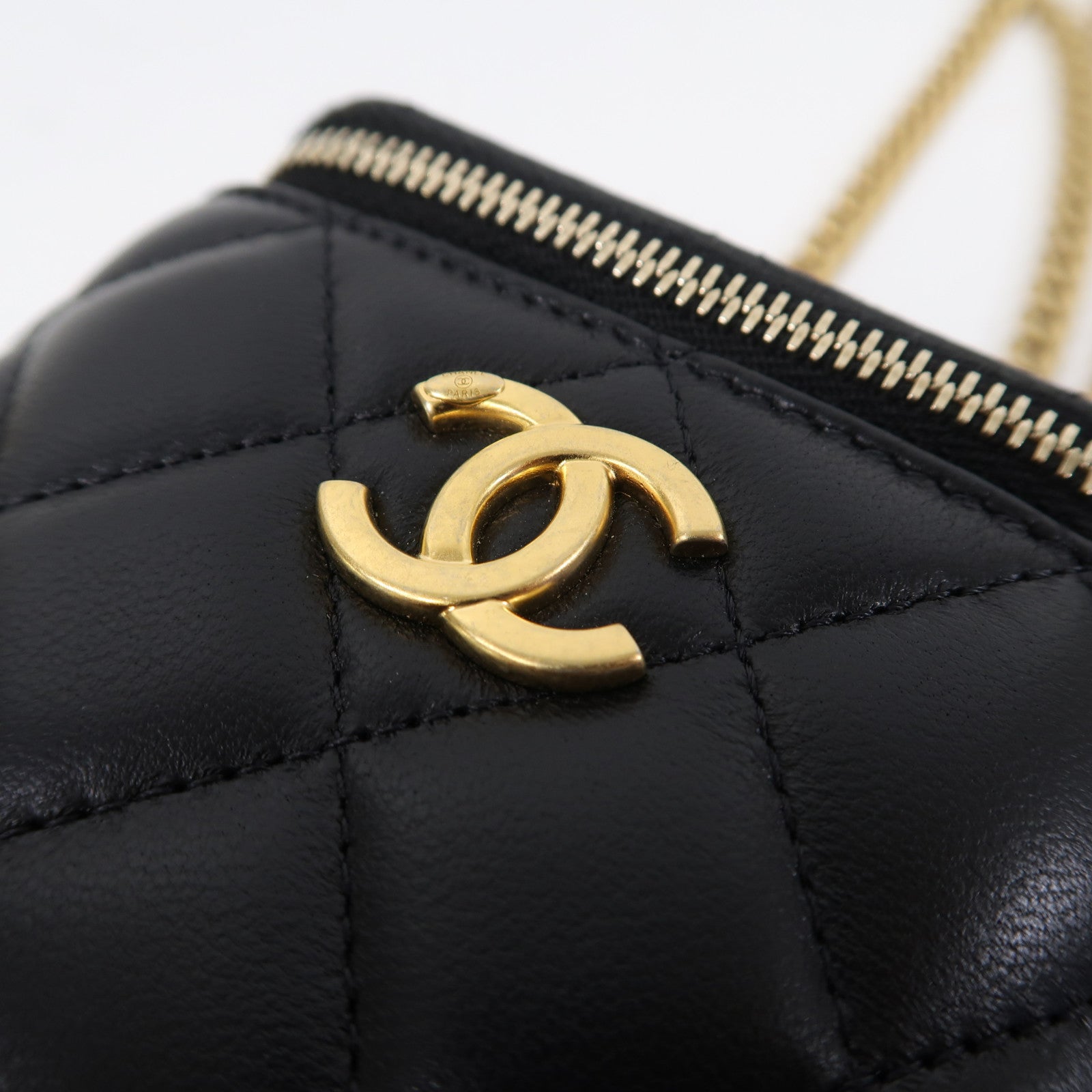 CHANEL 菱格皮革Vanity Case金扣鏈帶肩背袋黑色