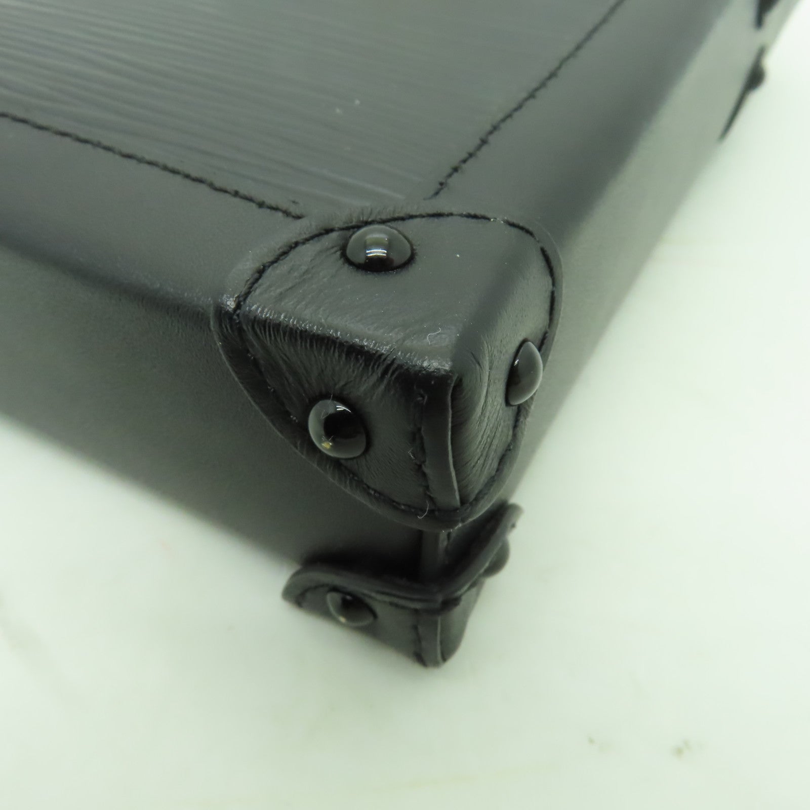 LOUIS VUITTON 【清倉大減價】Epi Vertical Trunk金扣鏈帶肩背袋黒色