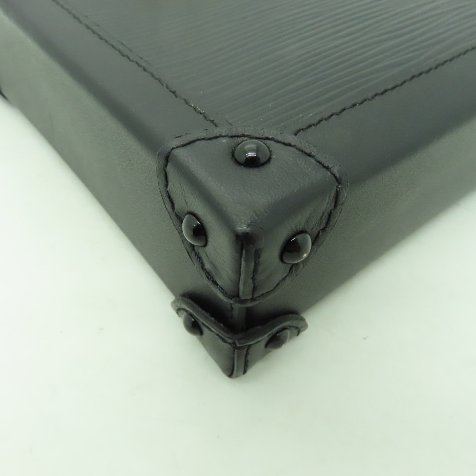 LOUIS VUITTON 【清倉大減價】Epi Vertical Trunk金扣鏈帶肩背袋黒色