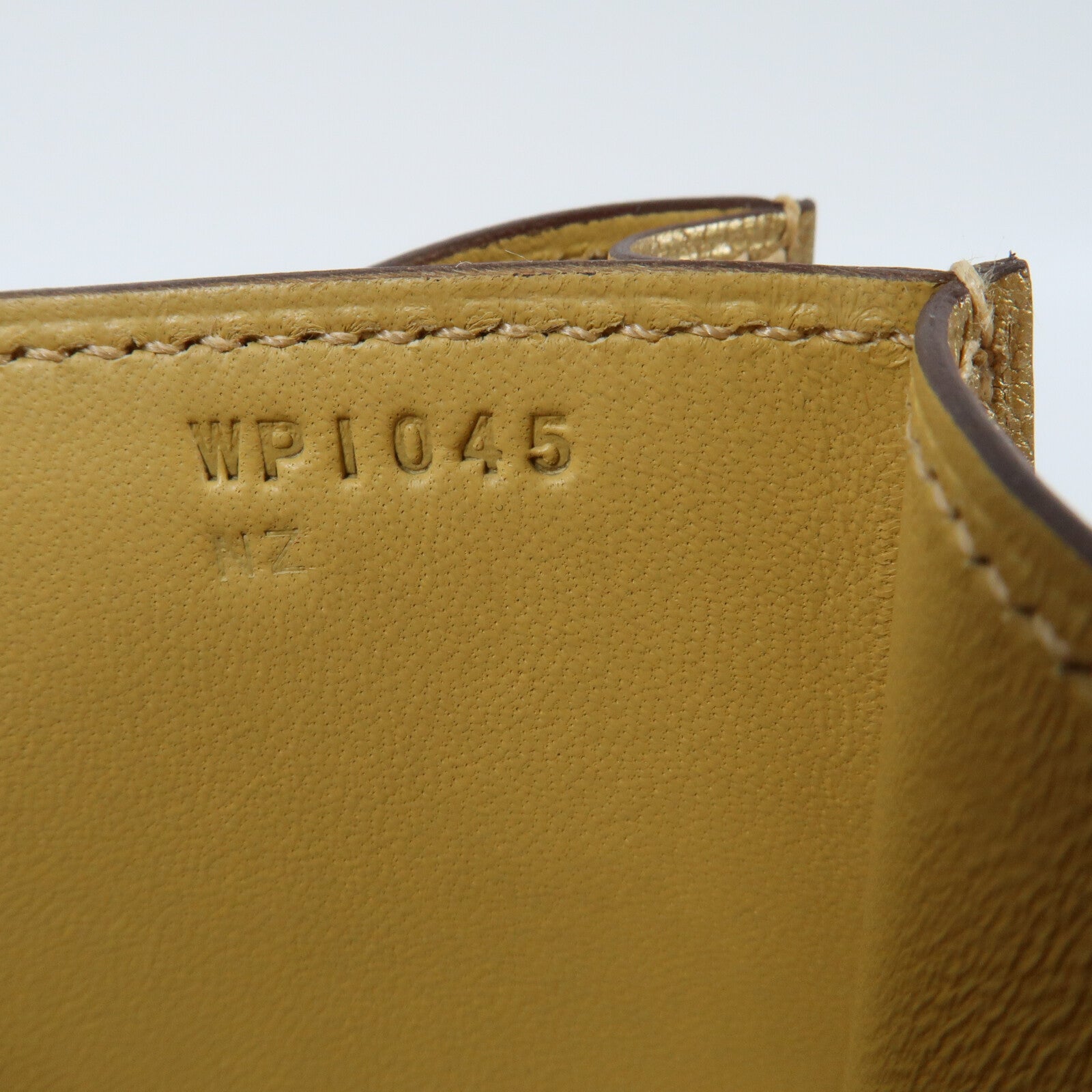 HERMES Chevre皮革Constance Mini金扣肩背袋Dore
