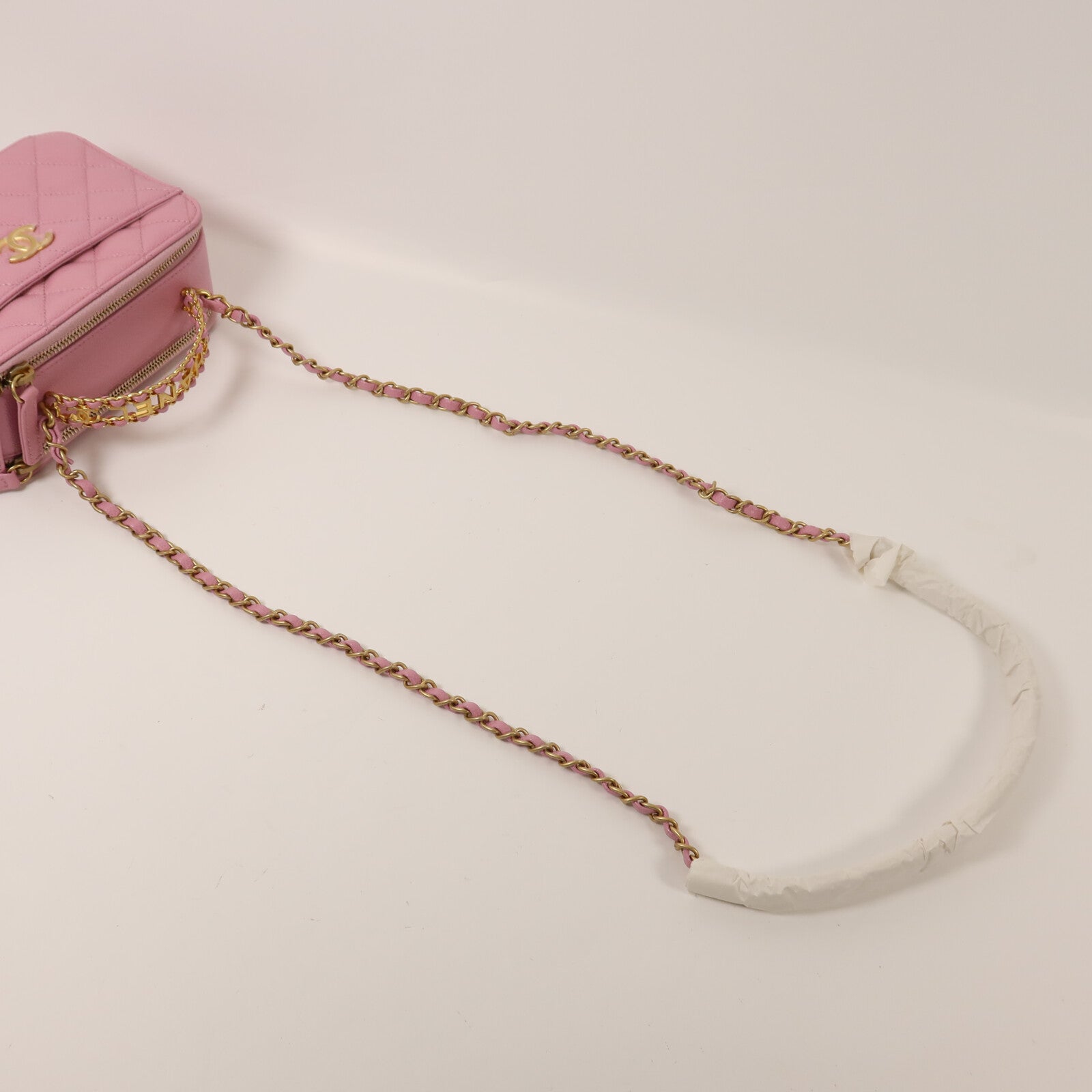 CHANEL 牛皮皮革Vanity Case金扣鏈帶肩背袋