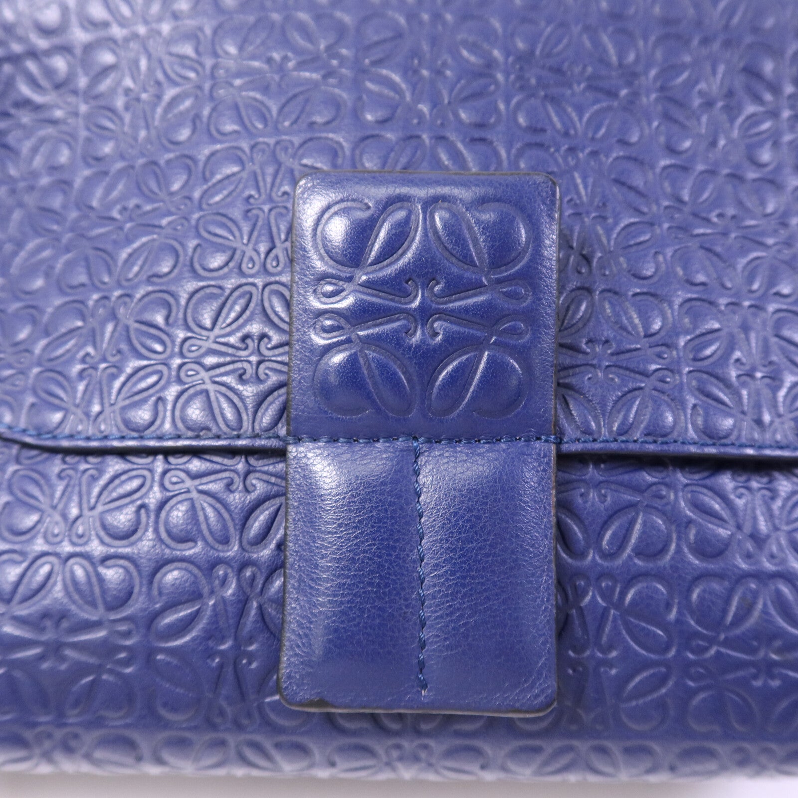 LOEWE 牛皮皮革Avenue Anagram金扣鏈帶肩背袋