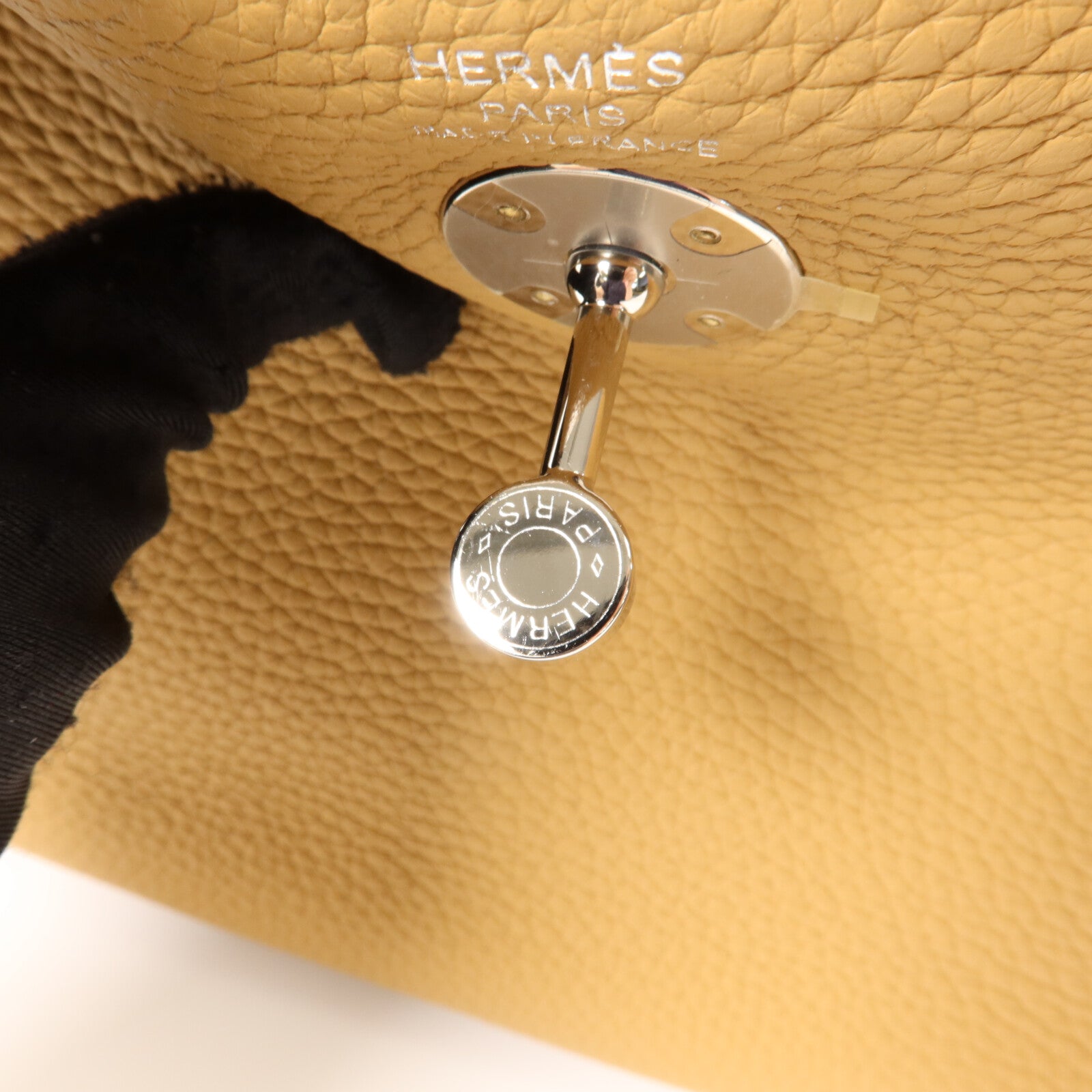 HERMES Clemence皮革Lindy 26手挽肩背兩用袋Biscuit